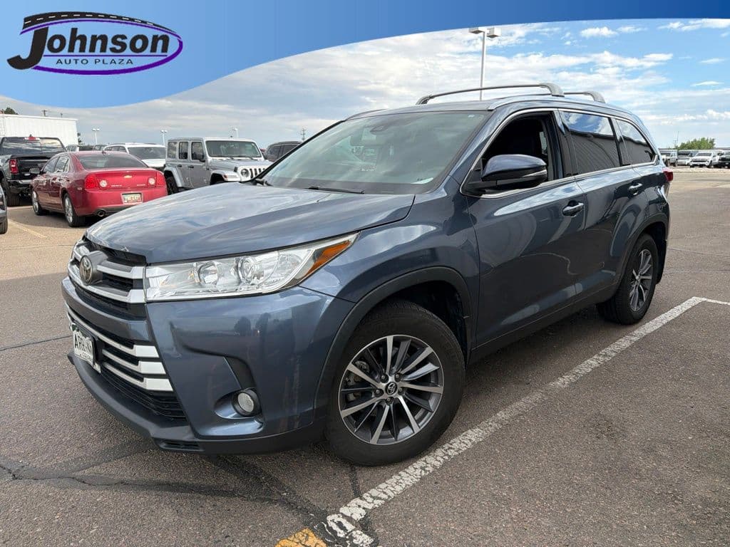 2019 Toyota Highlander XLE V6 — photo 1 of 4