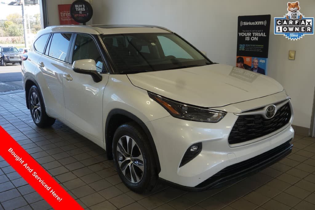 2024 Toyota Highlander XLE — photo 1 of 33