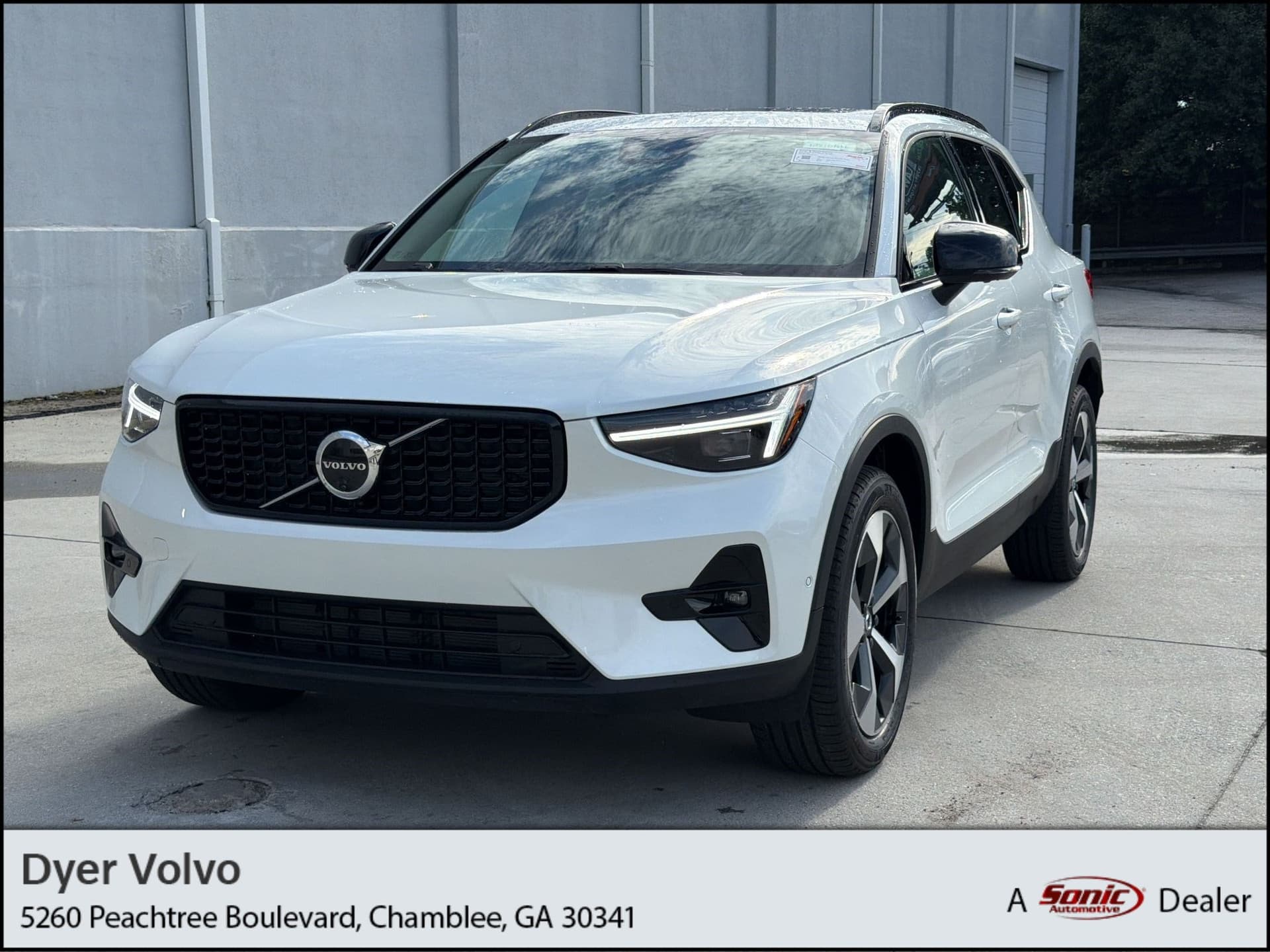 2026 Volvo XC40 B5 Plus — photo 1 of 31