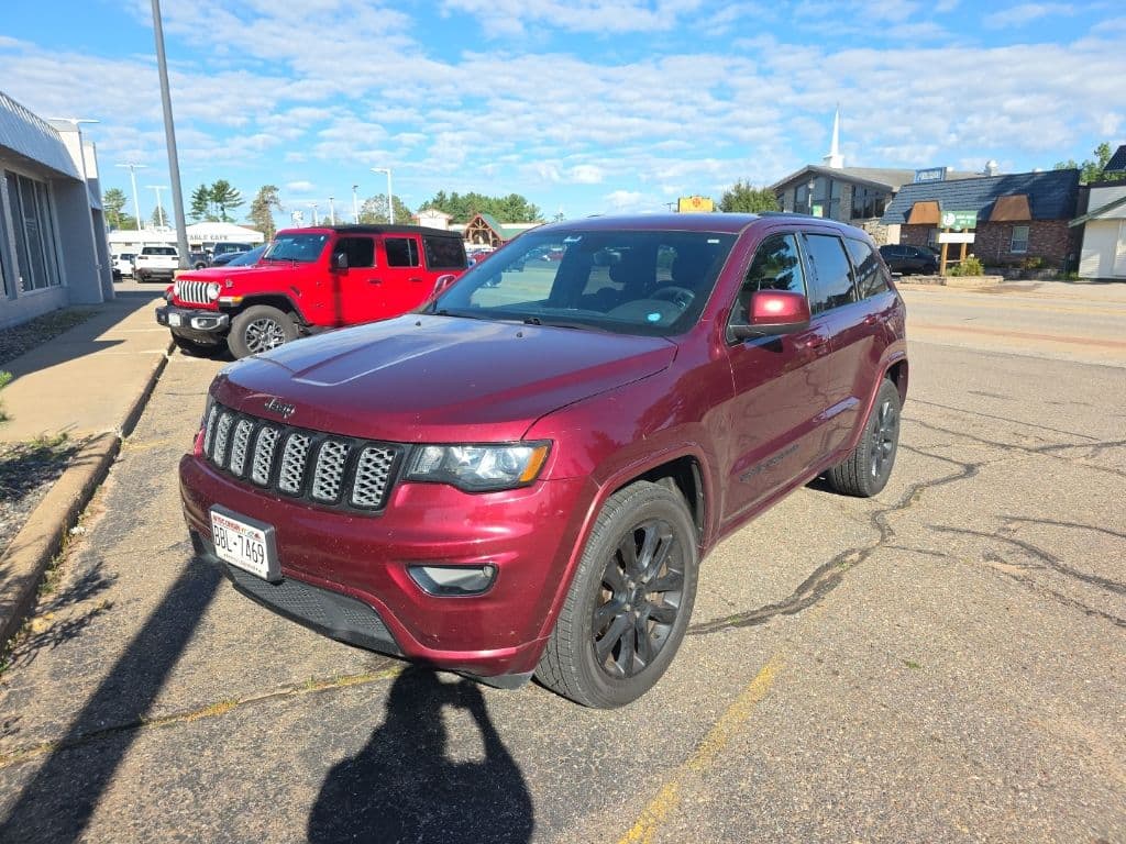 2017 Jeep Grand Cherokee Altitude — photo 1 of 6