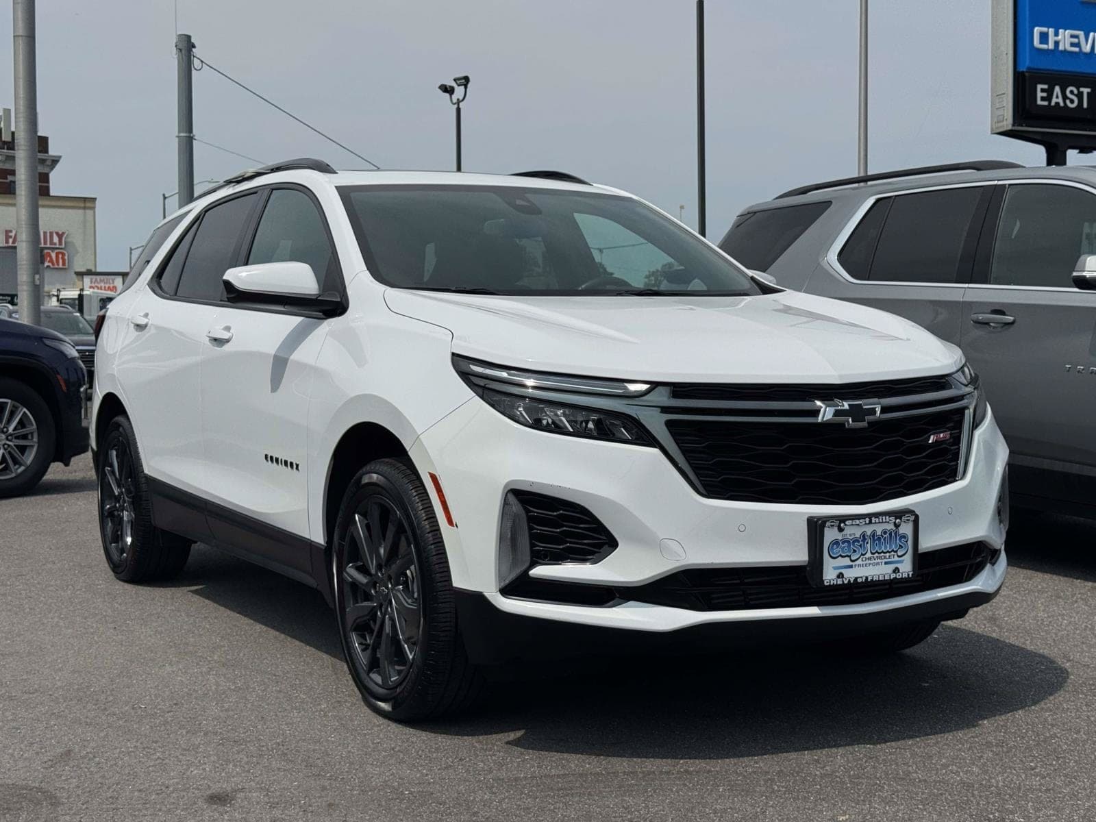 2023 Chevrolet Equinox RS — photo 1 of 32