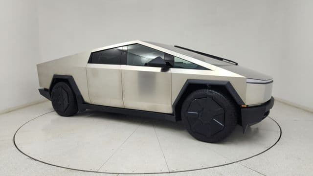 2024 Tesla Cybertruck Base — photo 1 of 101