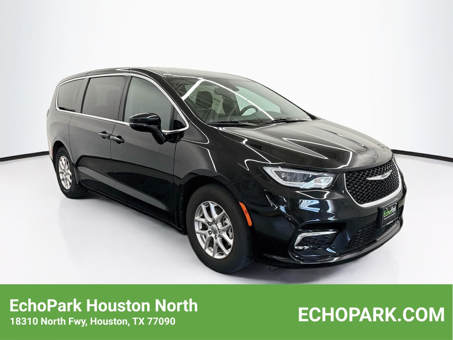 2025 Chrysler Pacifica Select — photo 1 of 30