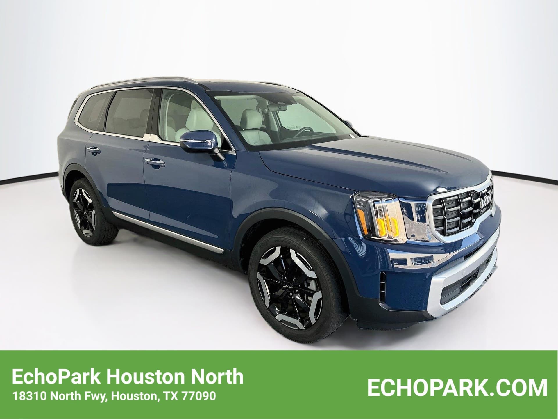 2025 Kia Telluride S — photo 1 of 32