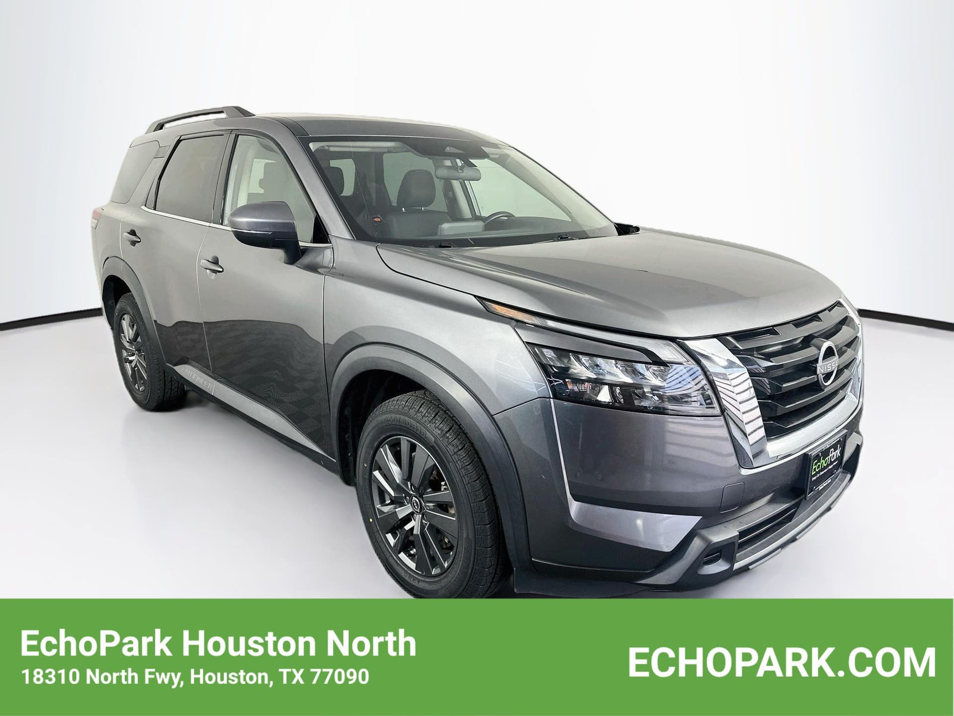 2023 Nissan Pathfinder SV — photo 1 of 31