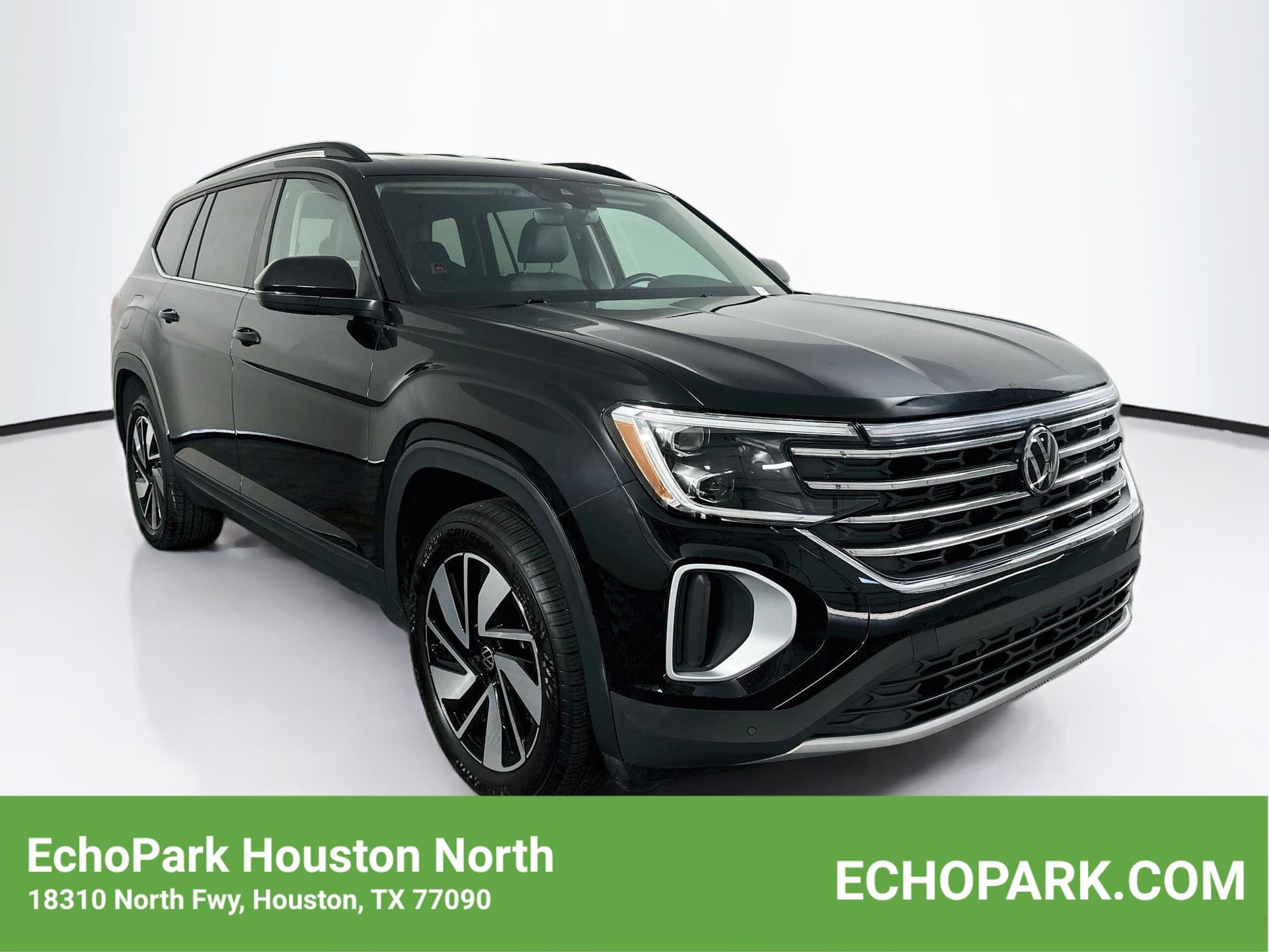 2025 Volkswagen Atlas 2.0T SE w/Technology — photo 1 of 31