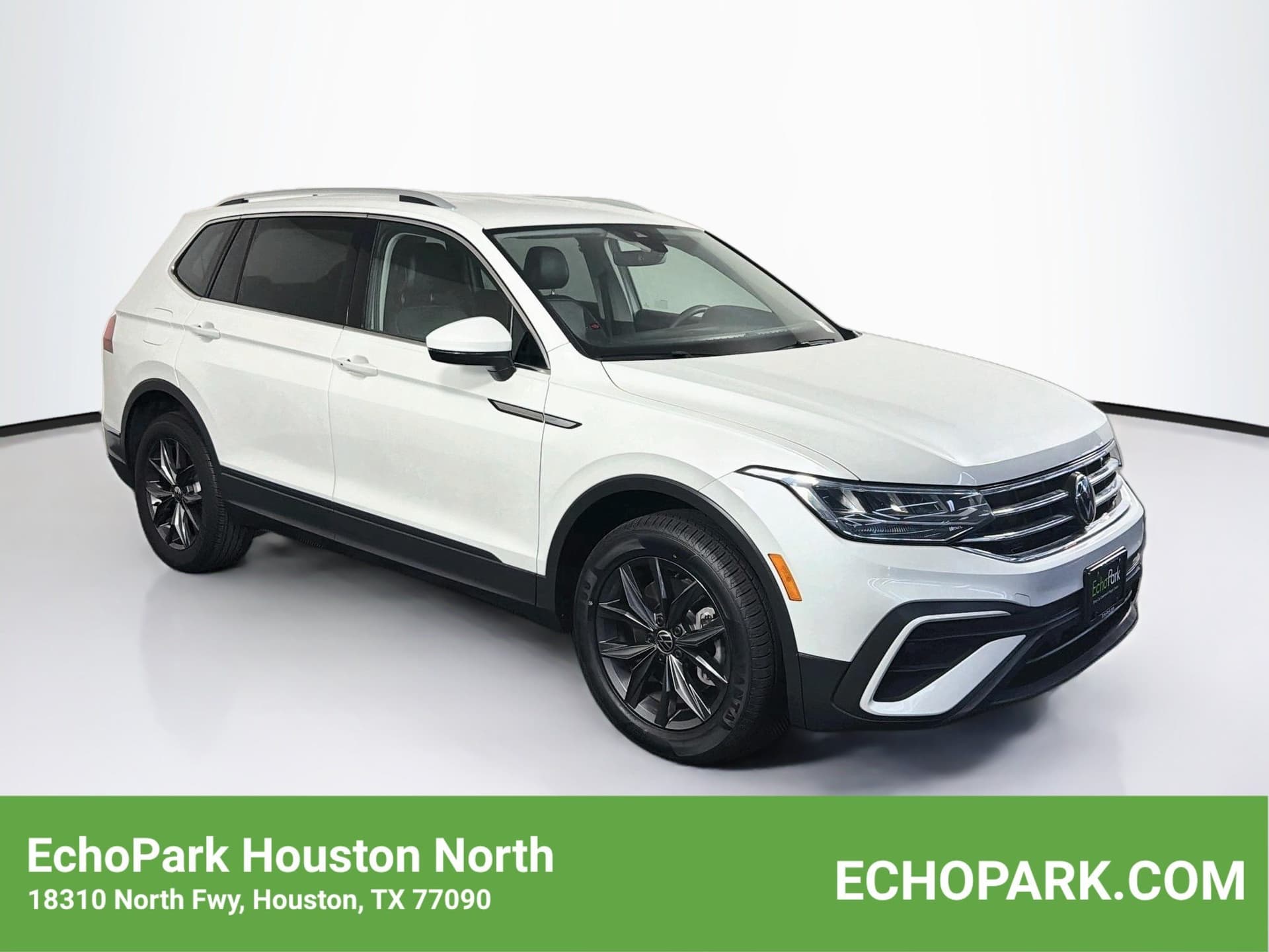 2023 Volkswagen Tiguan SE — photo 1 of 30