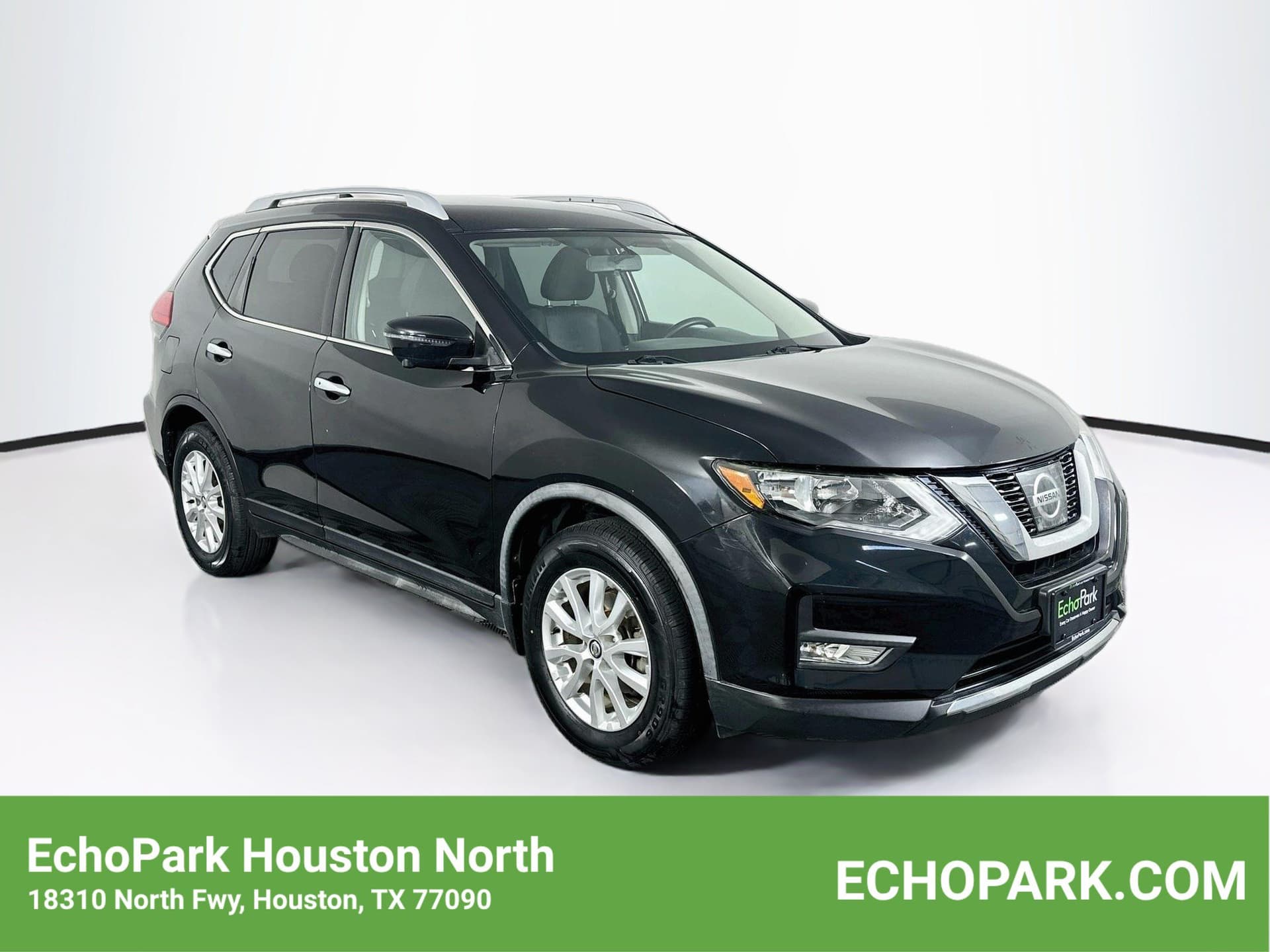 2017 Nissan Rogue SV — photo 1 of 31
