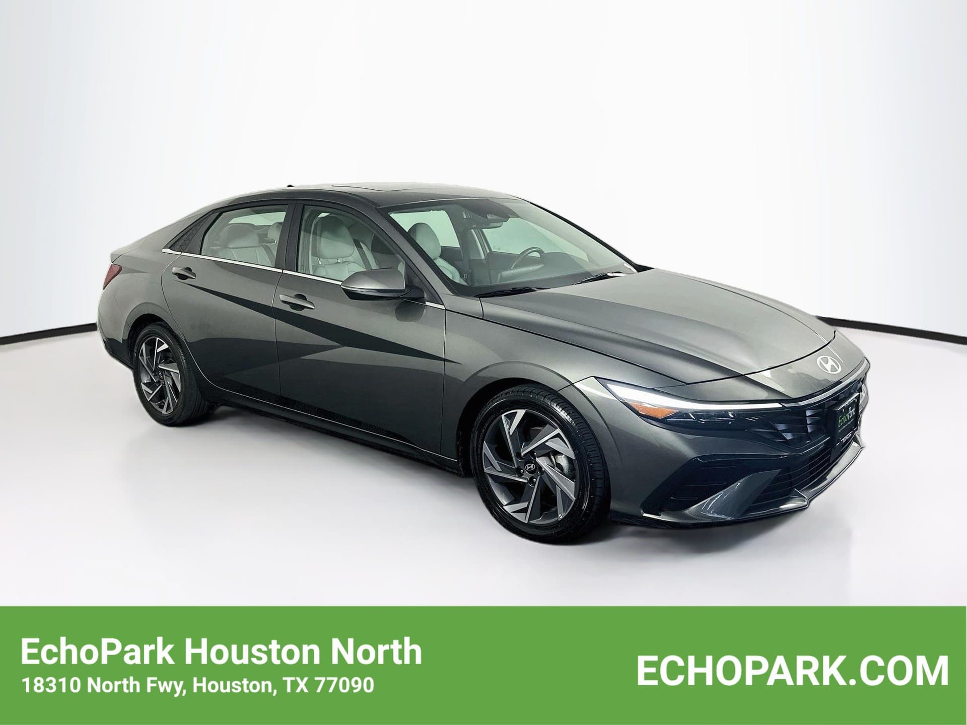 2025 Hyundai Elantra Limited — photo 1 of 31