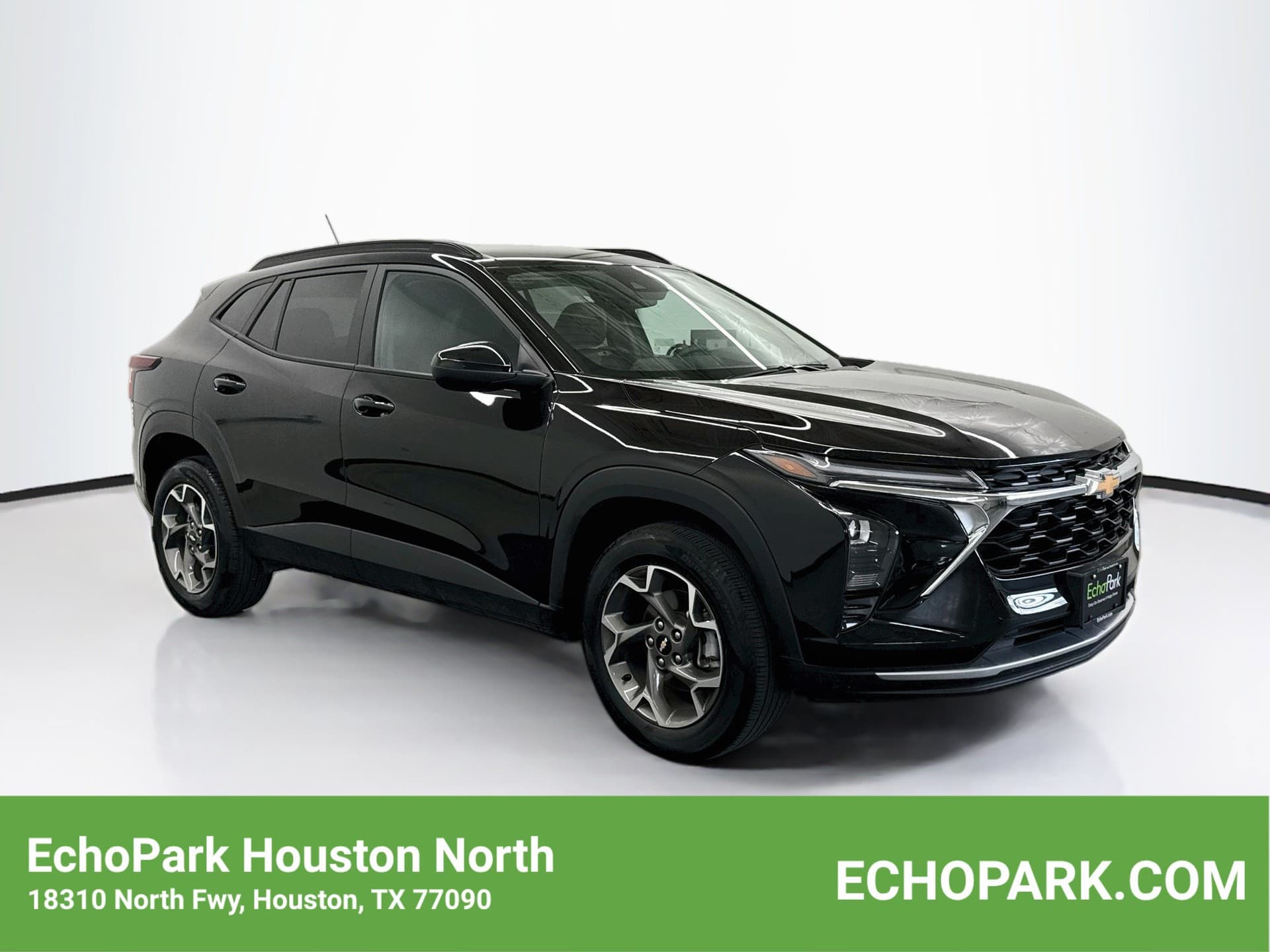 2025 Chevrolet Trax LT — photo 1 of 27