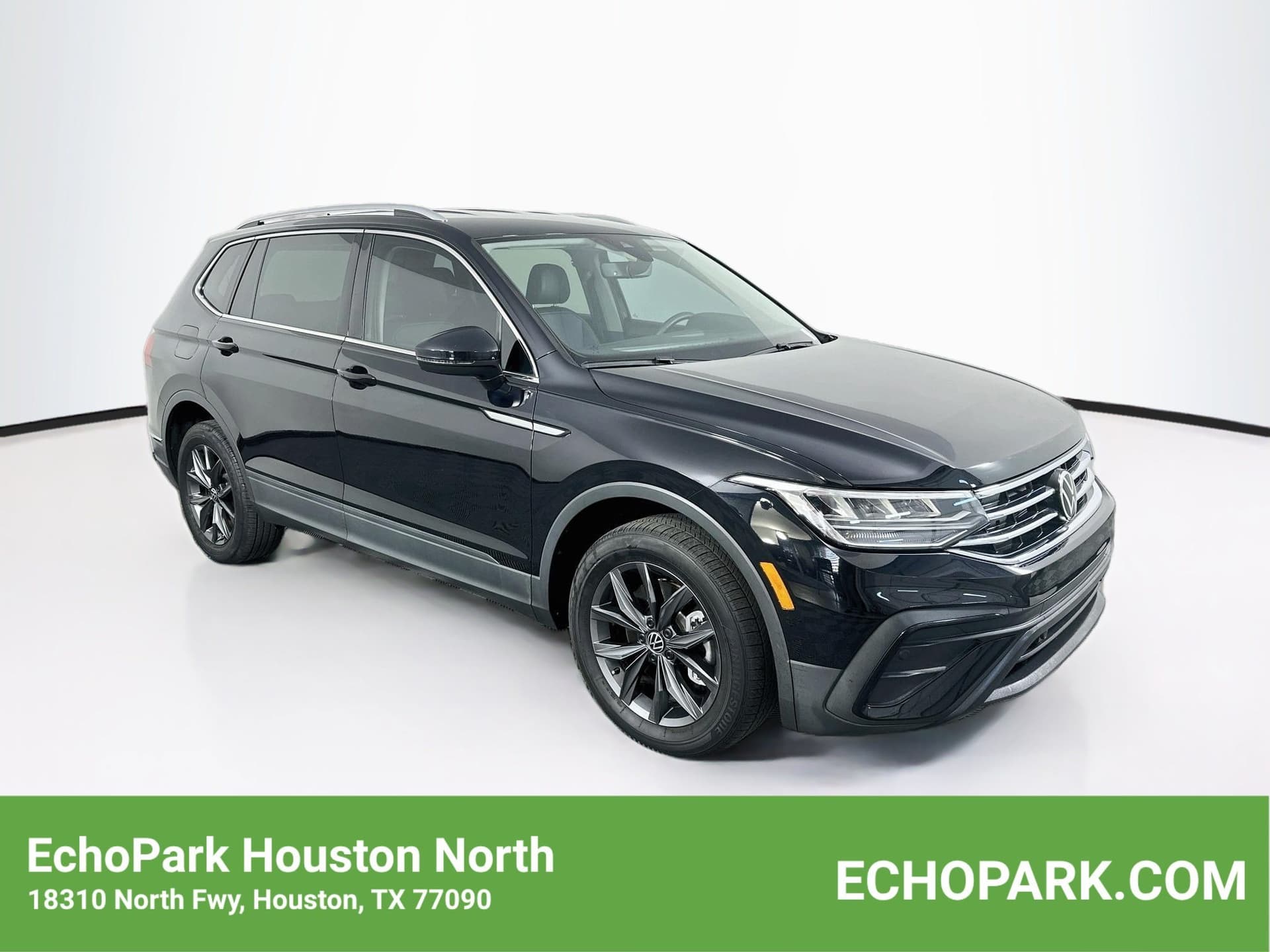2023 Volkswagen Tiguan 2.0T SE — photo 1 of 30