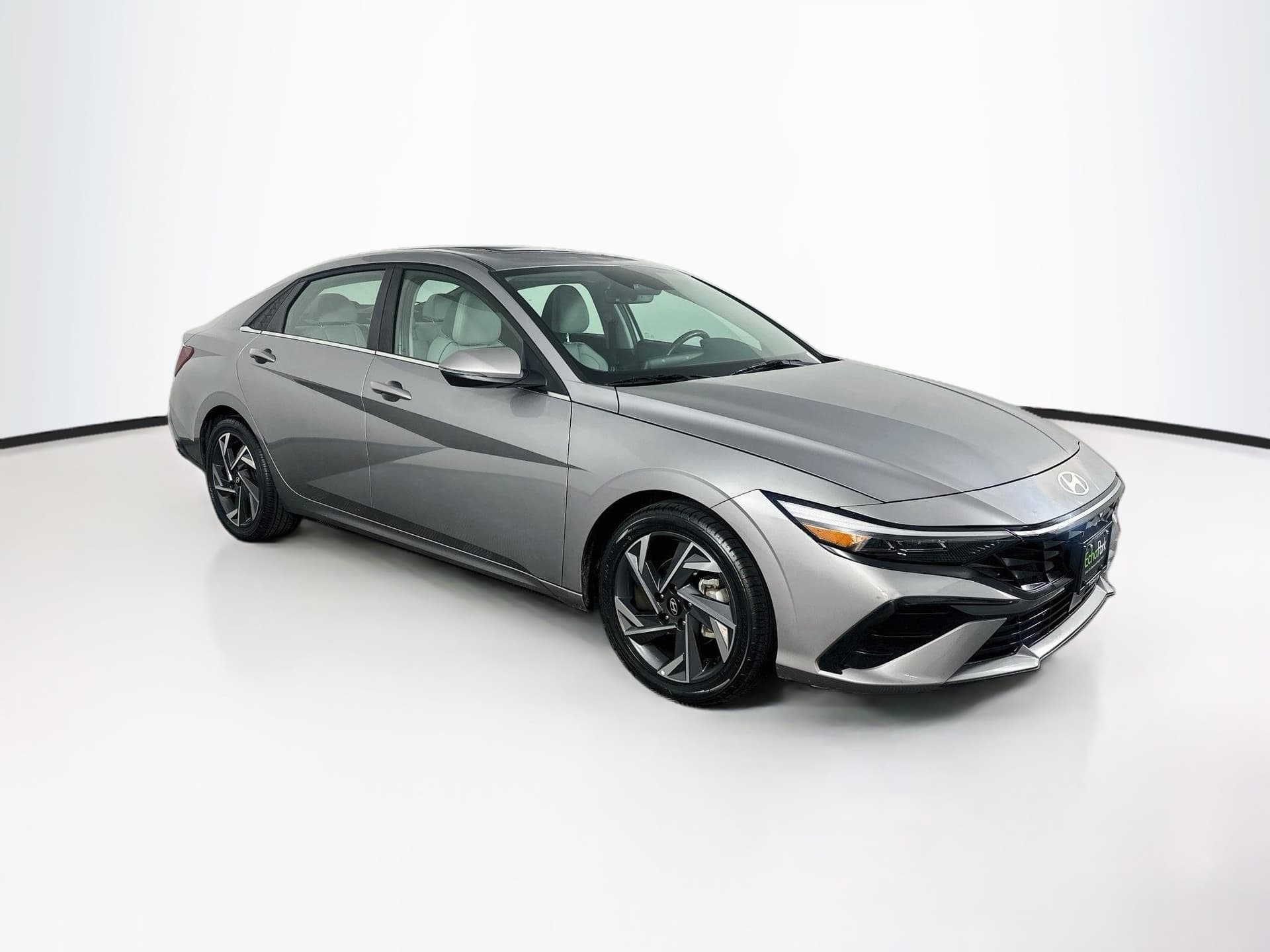 2025 Hyundai Elantra Limited — photo 1 of 29