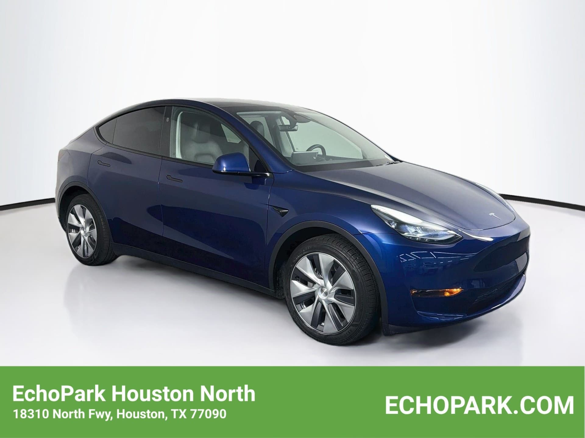 2024 Tesla Model Y Long Range — photo 1 of 33
