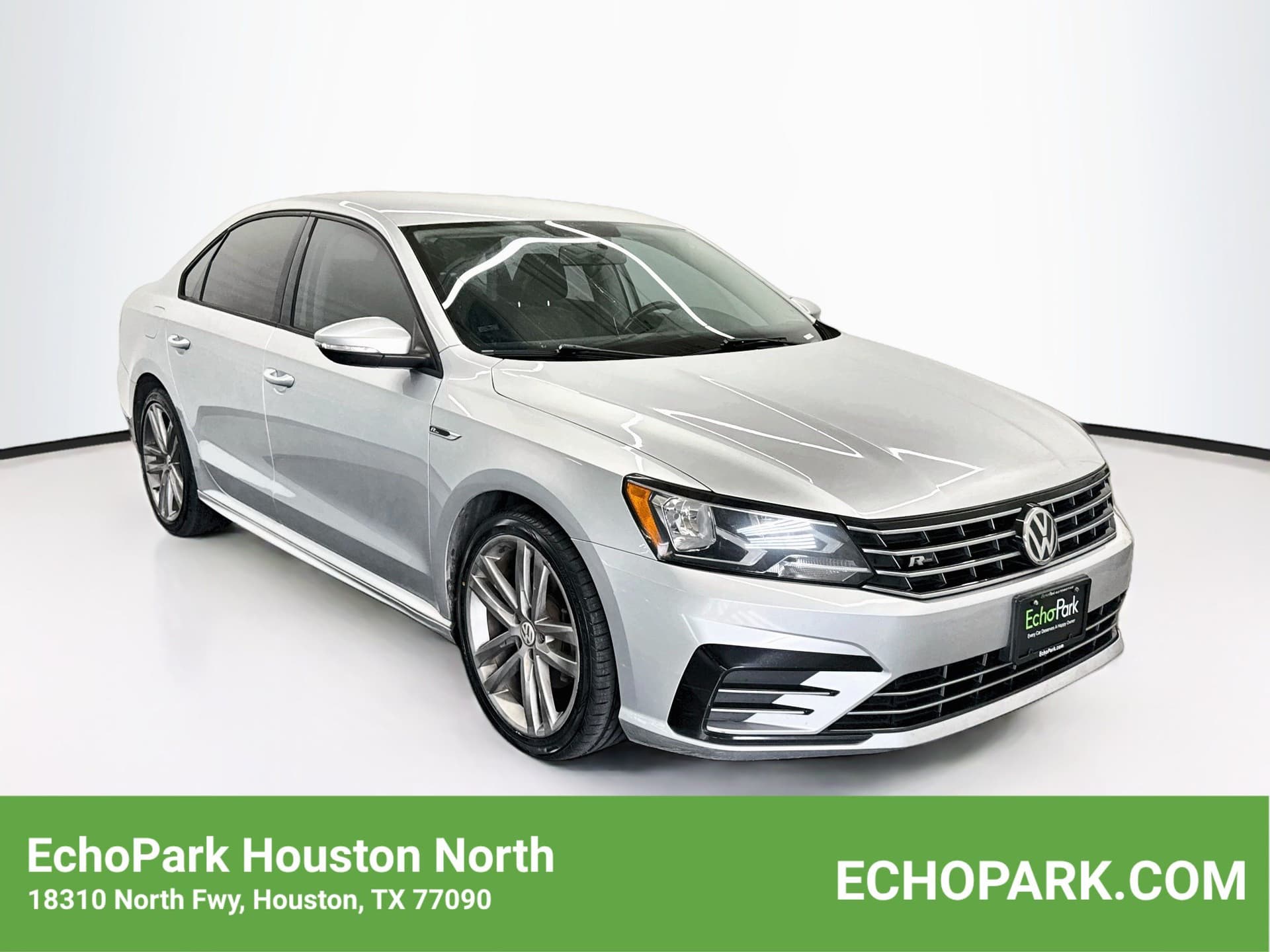 2018 Volkswagen Passat R-Line — photo 1 of 27