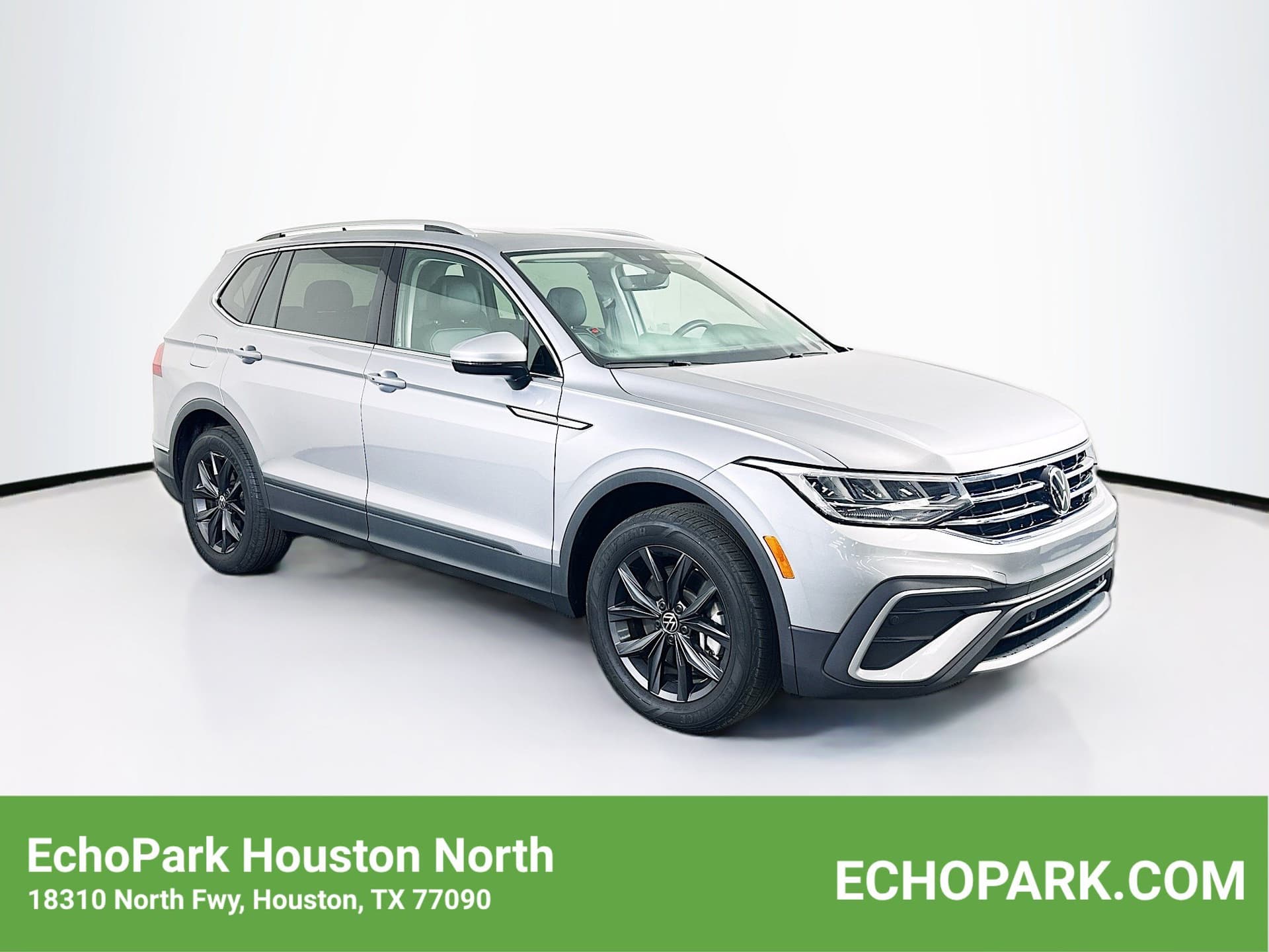 2024 Volkswagen Tiguan 2.0T SE — photo 1 of 32