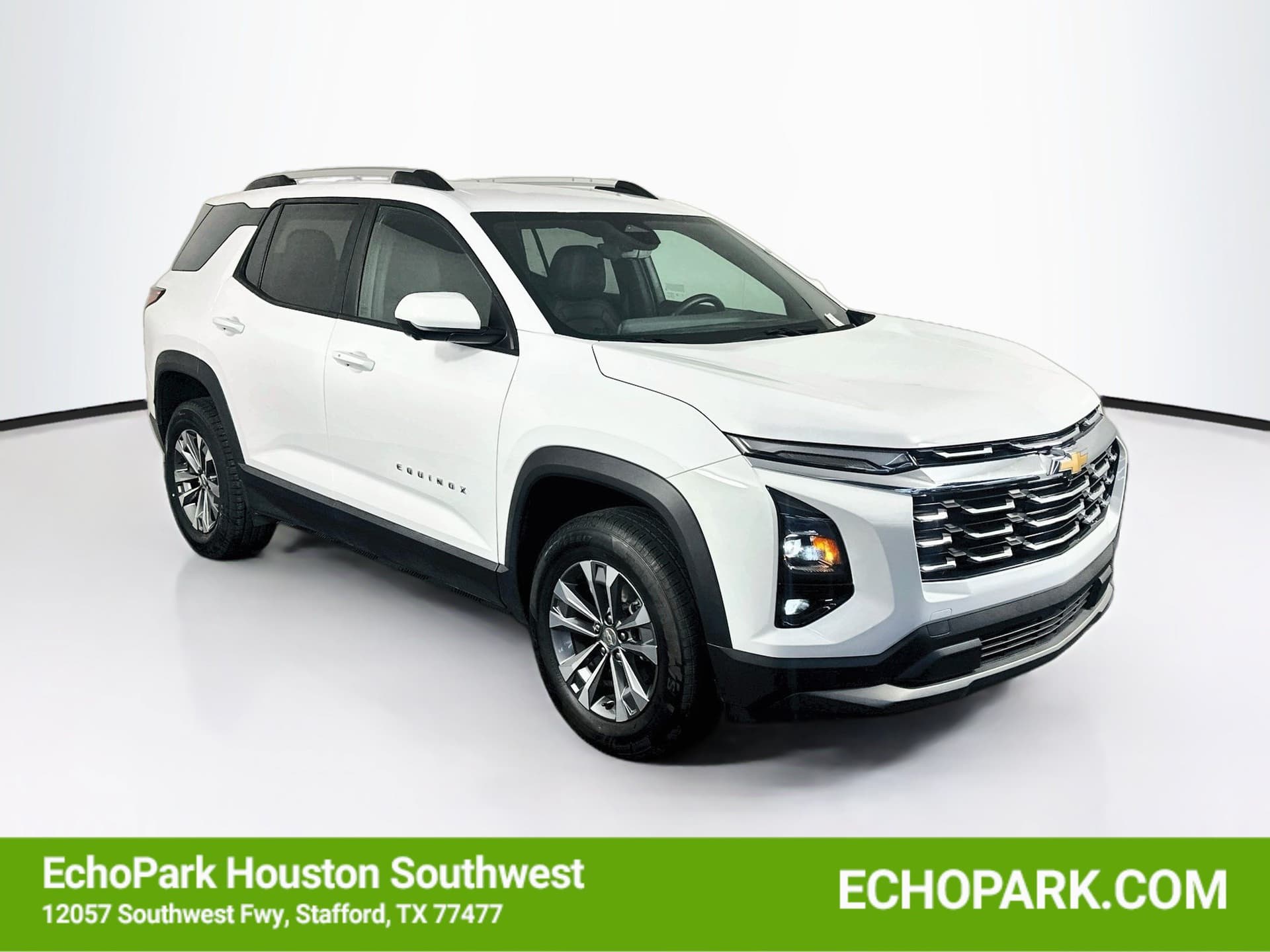 2025 Chevrolet Equinox LT — photo 1 of 32