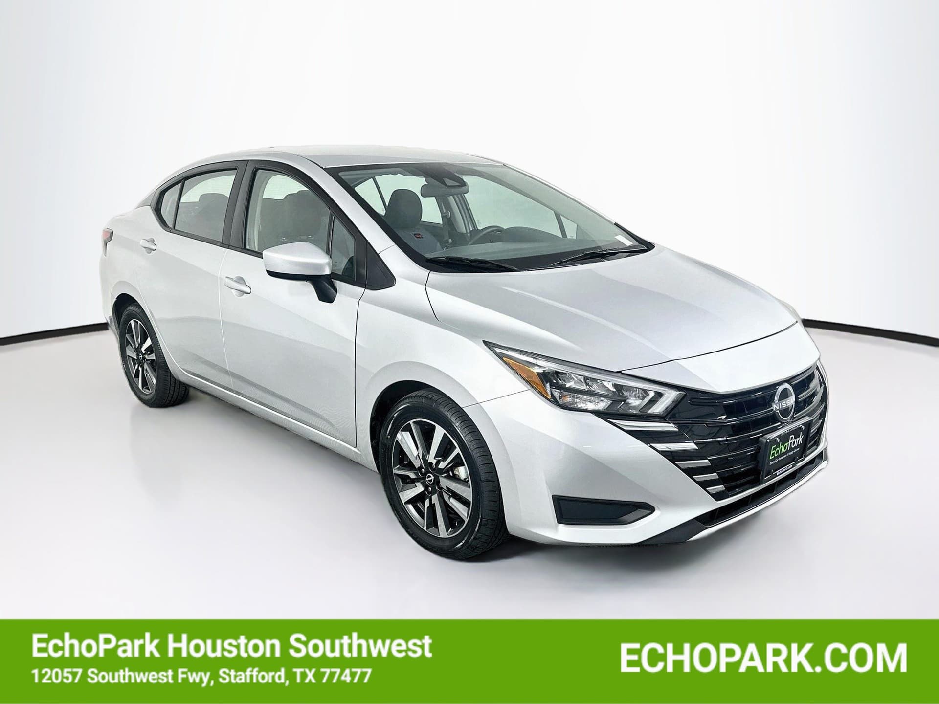 2025 Nissan Versa 1.6 SV — photo 1 of 29