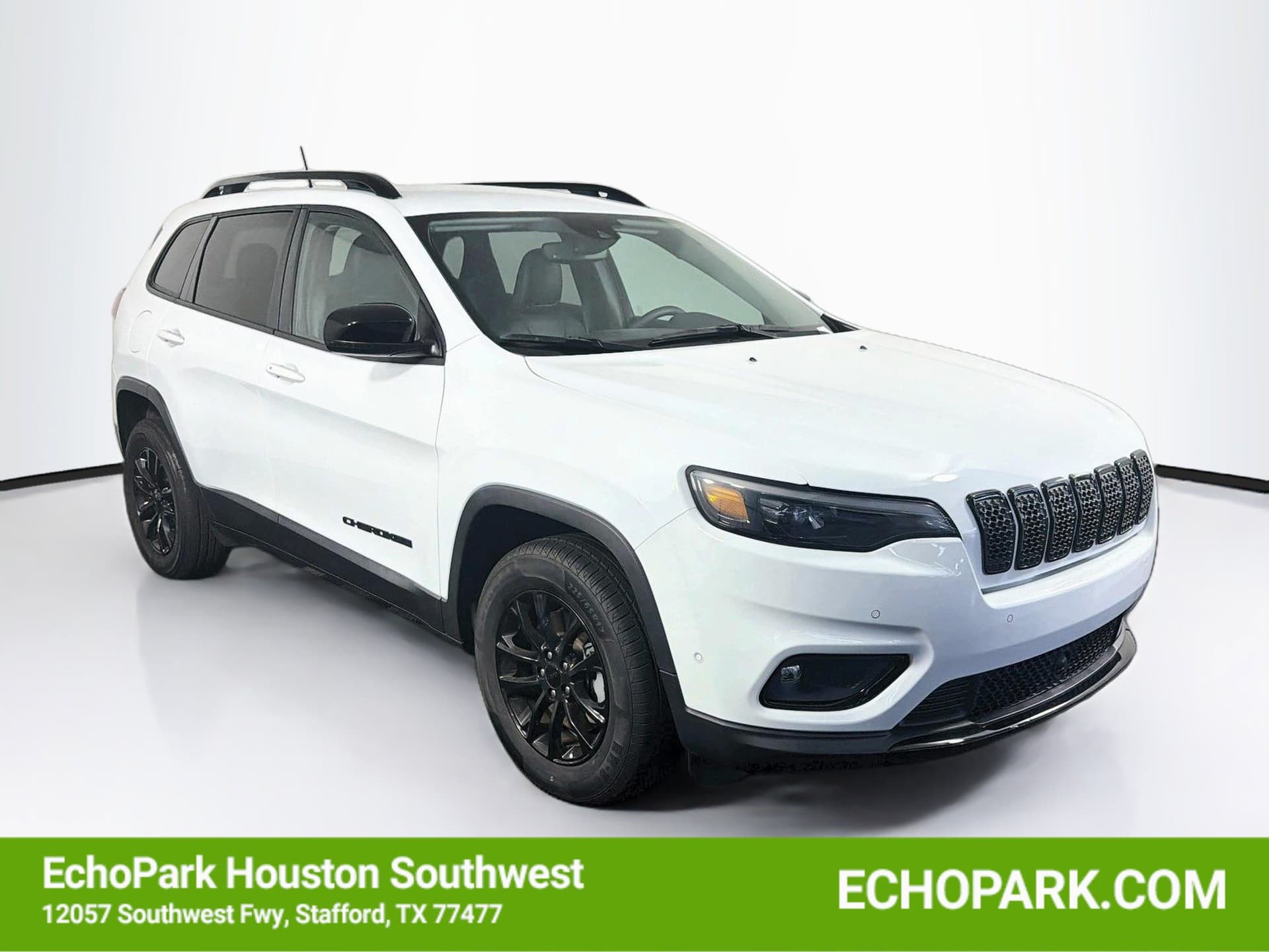 2023 Jeep Cherokee Altitude Lux — photo 1 of 31