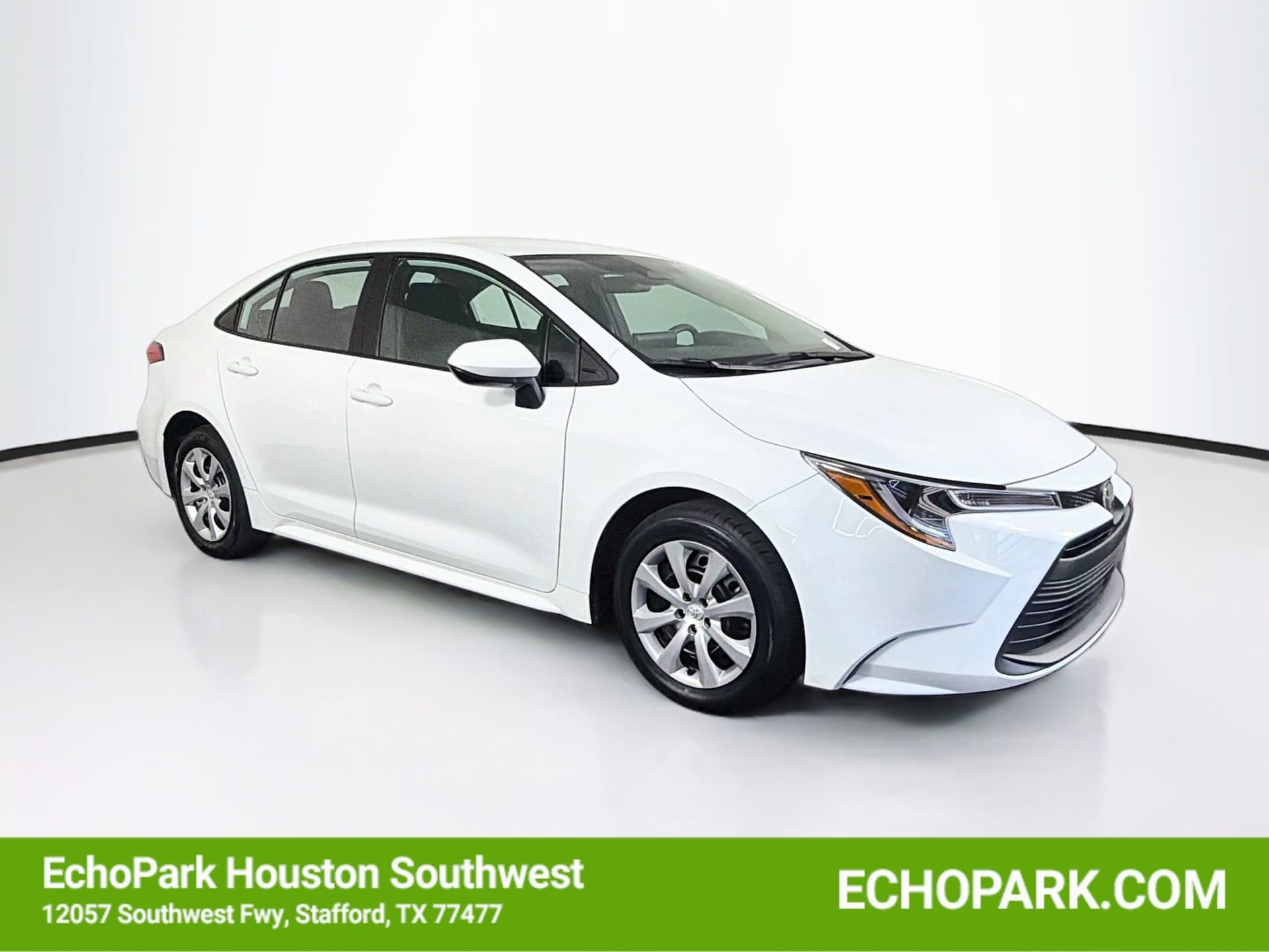 2025 Toyota Corolla LE — photo 1 of 28