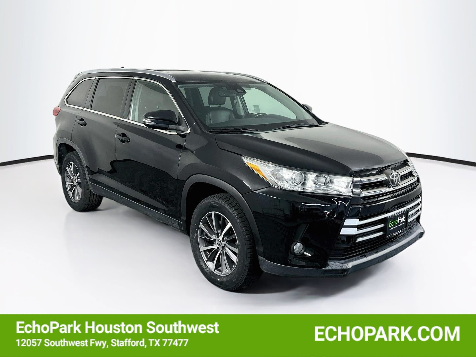 2019 Toyota Highlander Base — photo 1 of 34