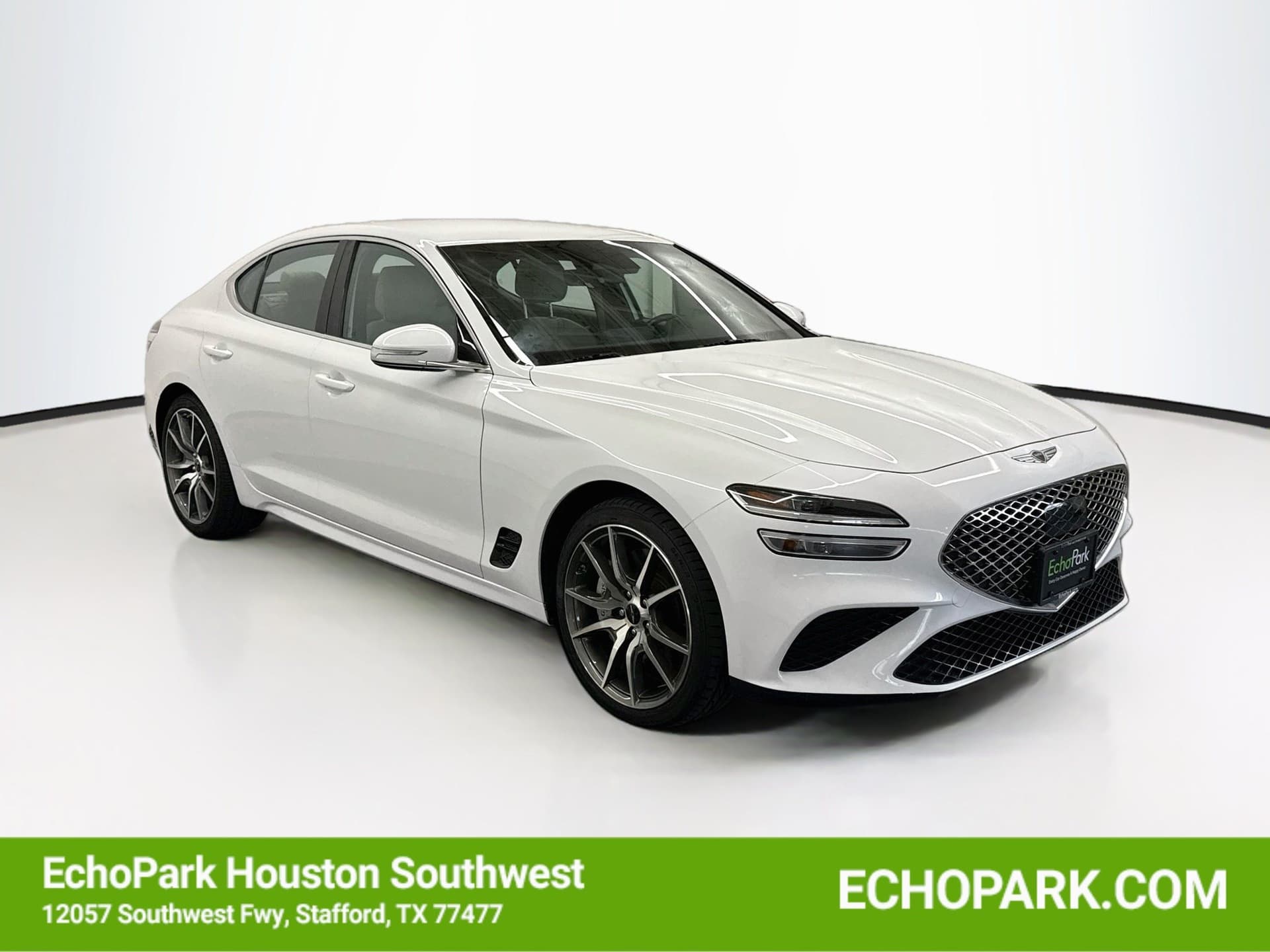2025 Genesis G70 2.5T RWD — photo 1 of 32