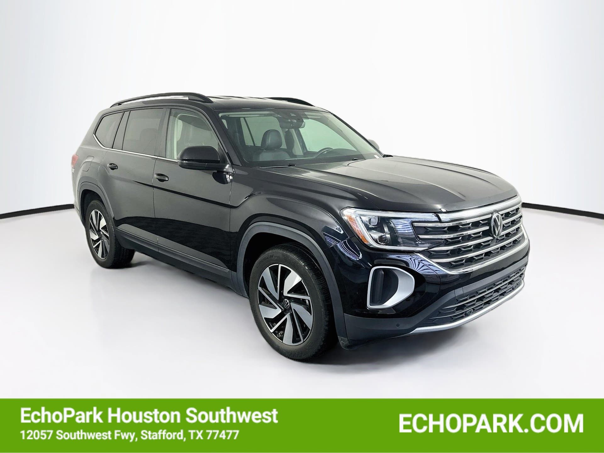 2025 Volkswagen Atlas 2.0T SE w/Technology — photo 1 of 33