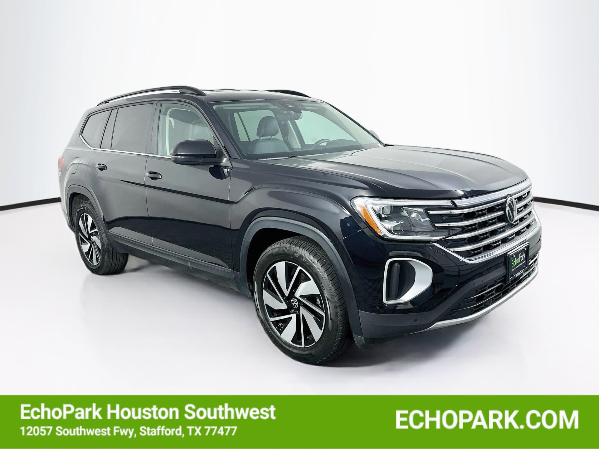 2025 Volkswagen Atlas 2.0T SE w/Technology — photo 1 of 33