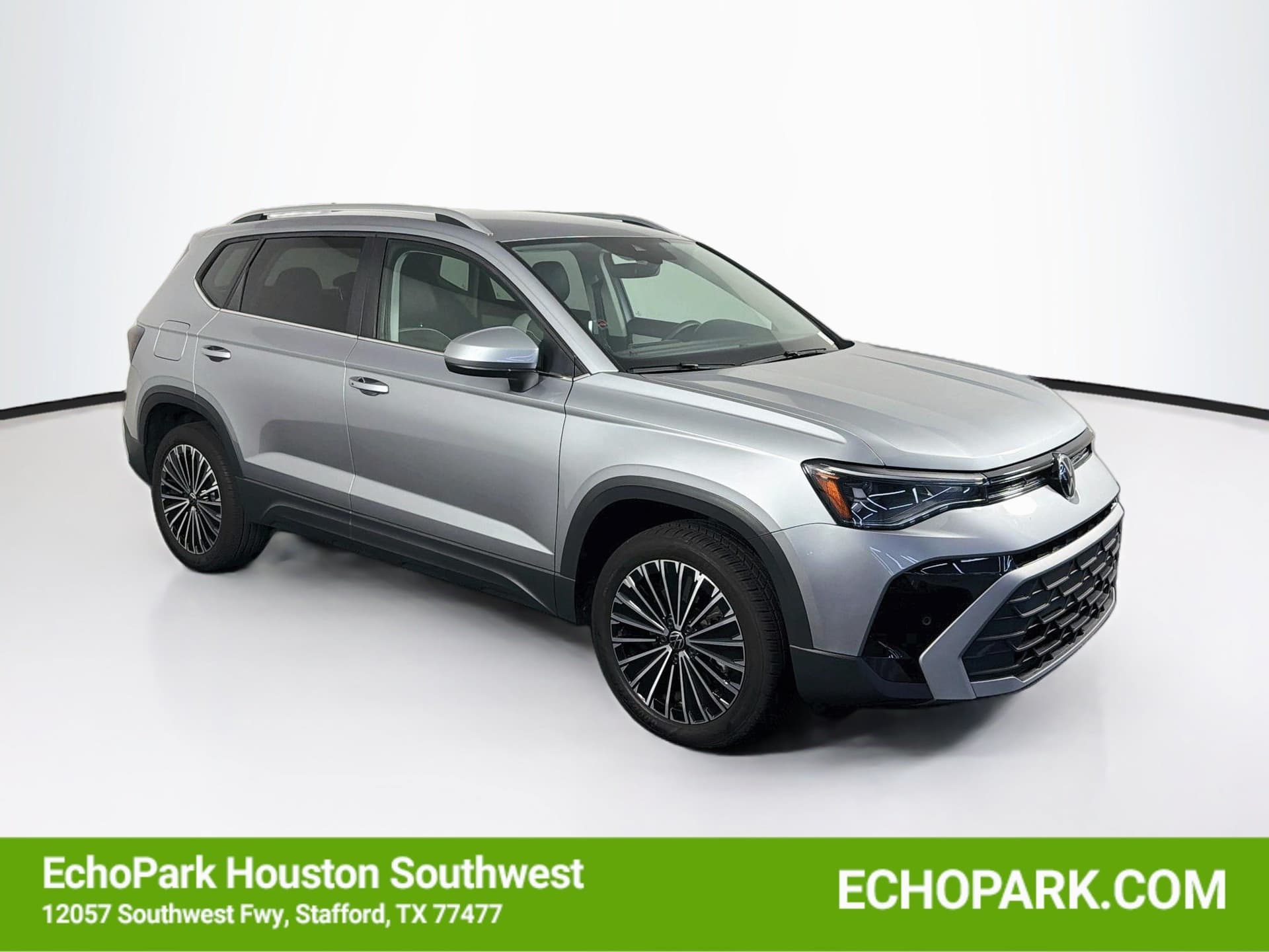 2025 Volkswagen Taos SE — photo 1 of 30