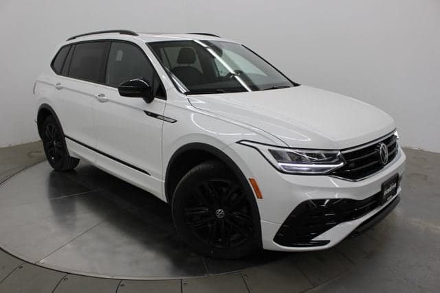 2022 Volkswagen Tiguan 2.0T SE R-Line Black — photo 1 of 65