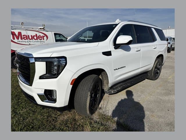 2023 GMC Yukon SLE — photo 1 of 13
