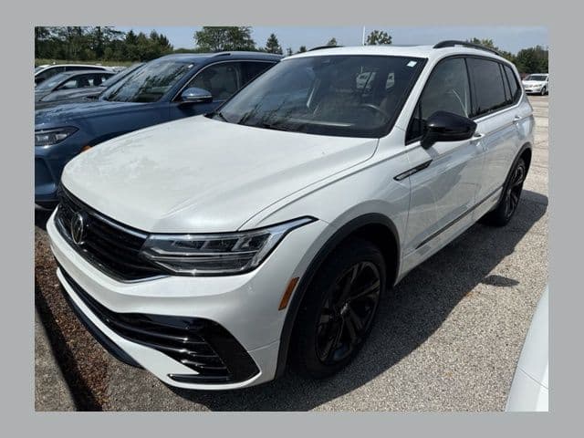 2024 Volkswagen Tiguan SE R-Line Black — photo 1 of 11