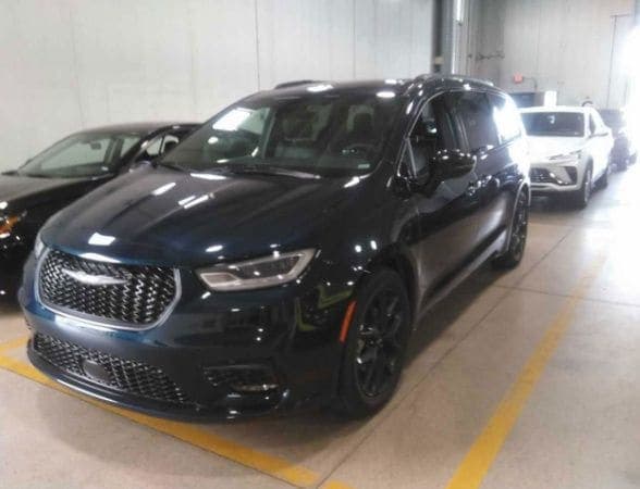 2025 Chrysler Pacifica Limited — photo 1 of 5