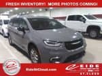 2025 Chrysler Pacifica Select — photo 1 of 18