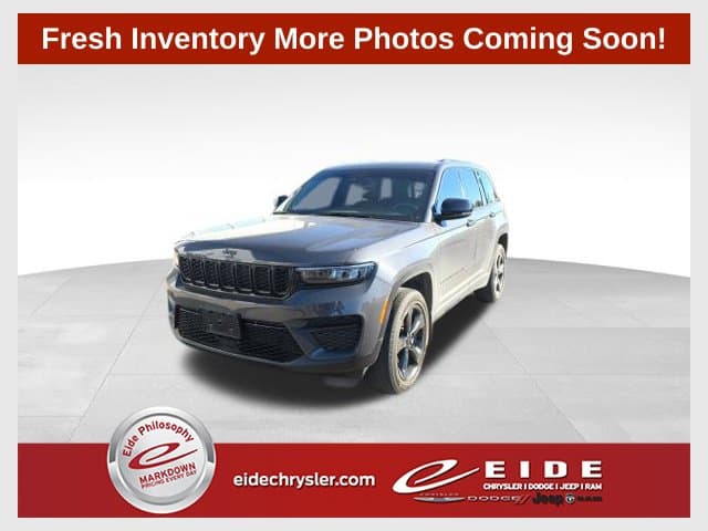 2023 Jeep Grand Cherokee Laredo — photo 1 of 22