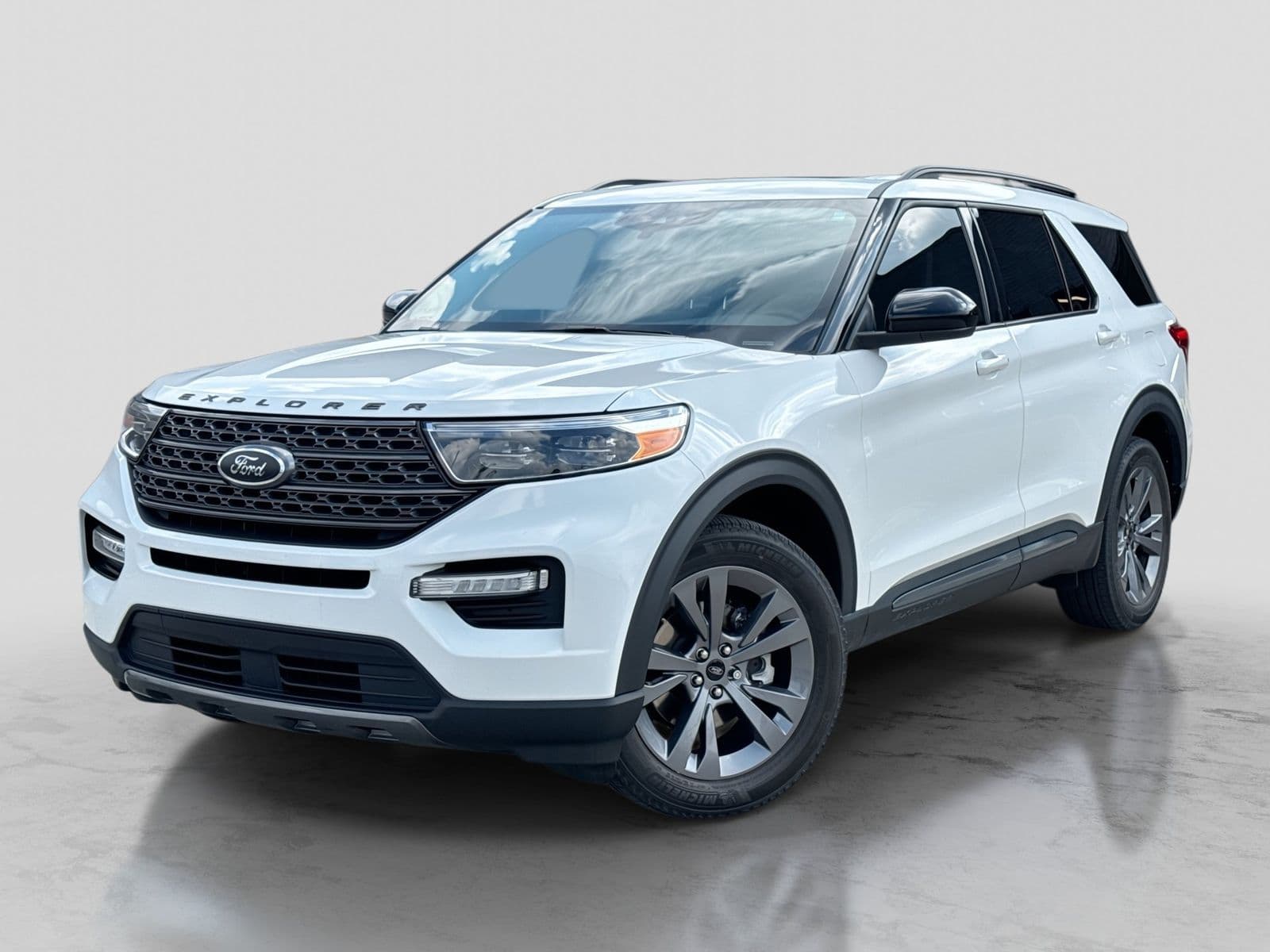2023 Ford Explorer XLT — photo 1 of 46
