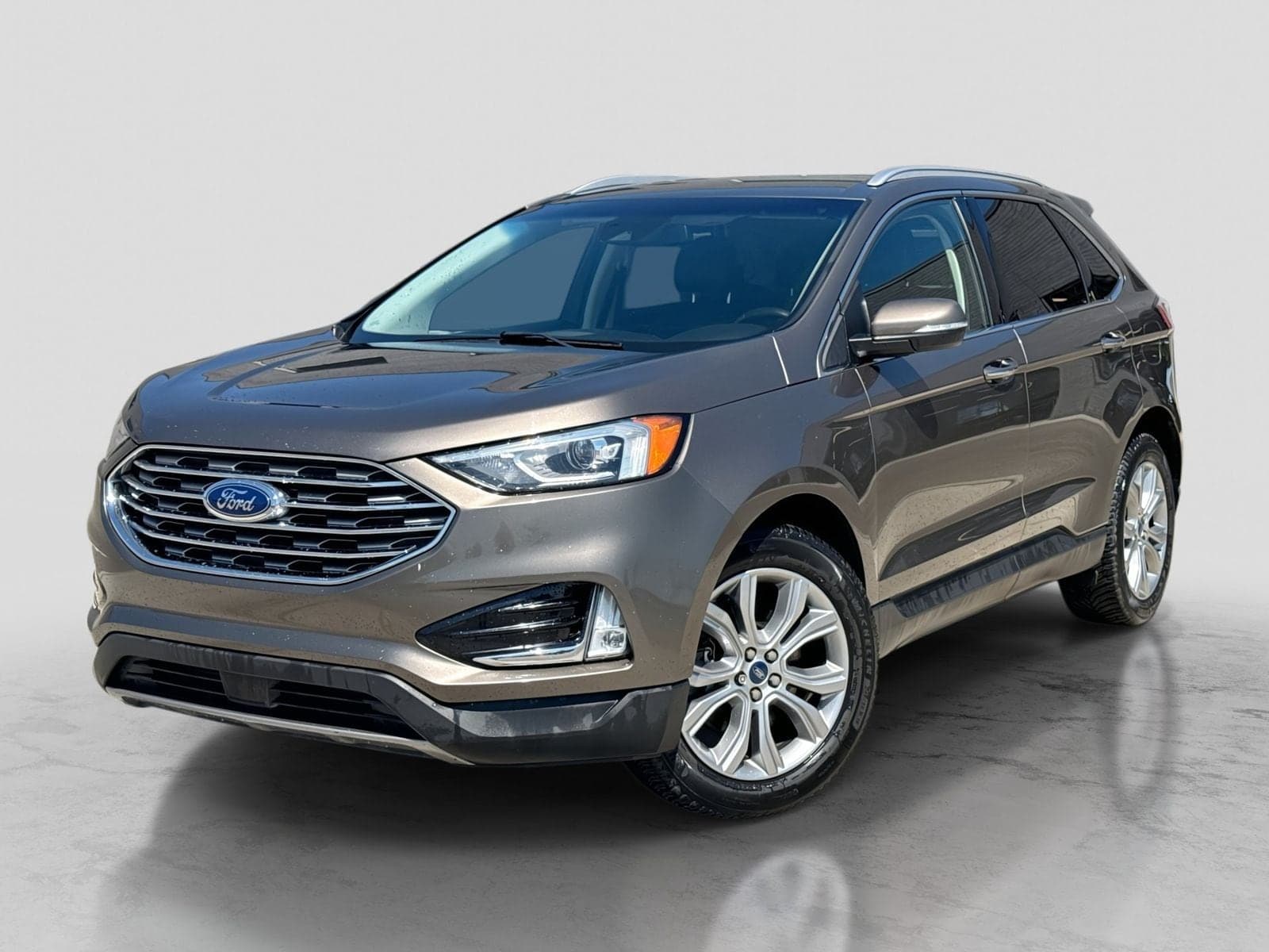 2019 Ford Edge Titanium — photo 1 of 41