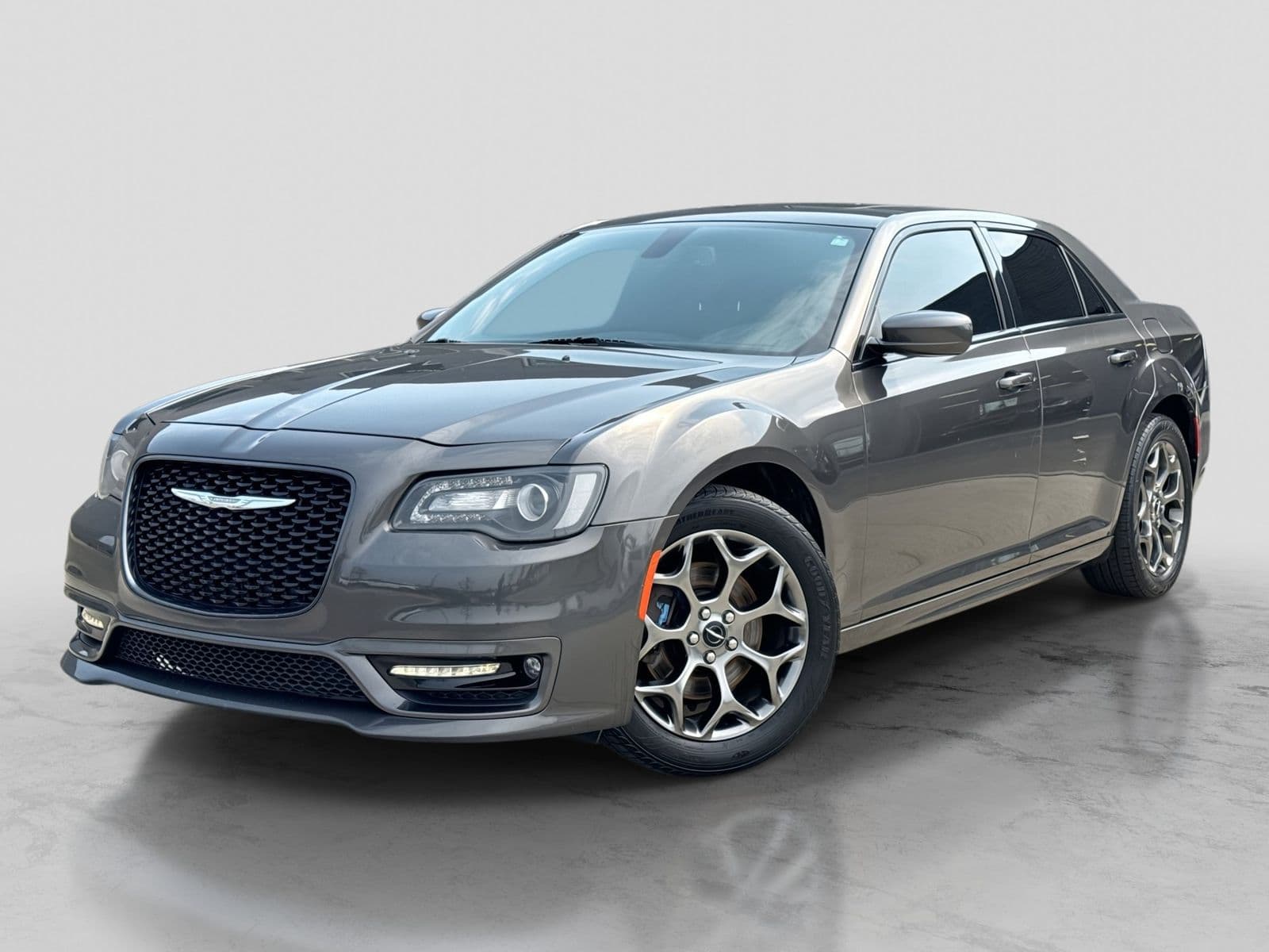 2017 Chrysler 300 S — photo 1 of 35