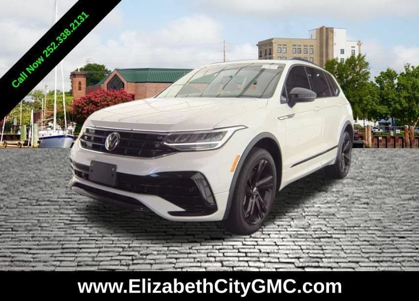 2023 Volkswagen Tiguan SE R-Line Black — photo 1 of 15