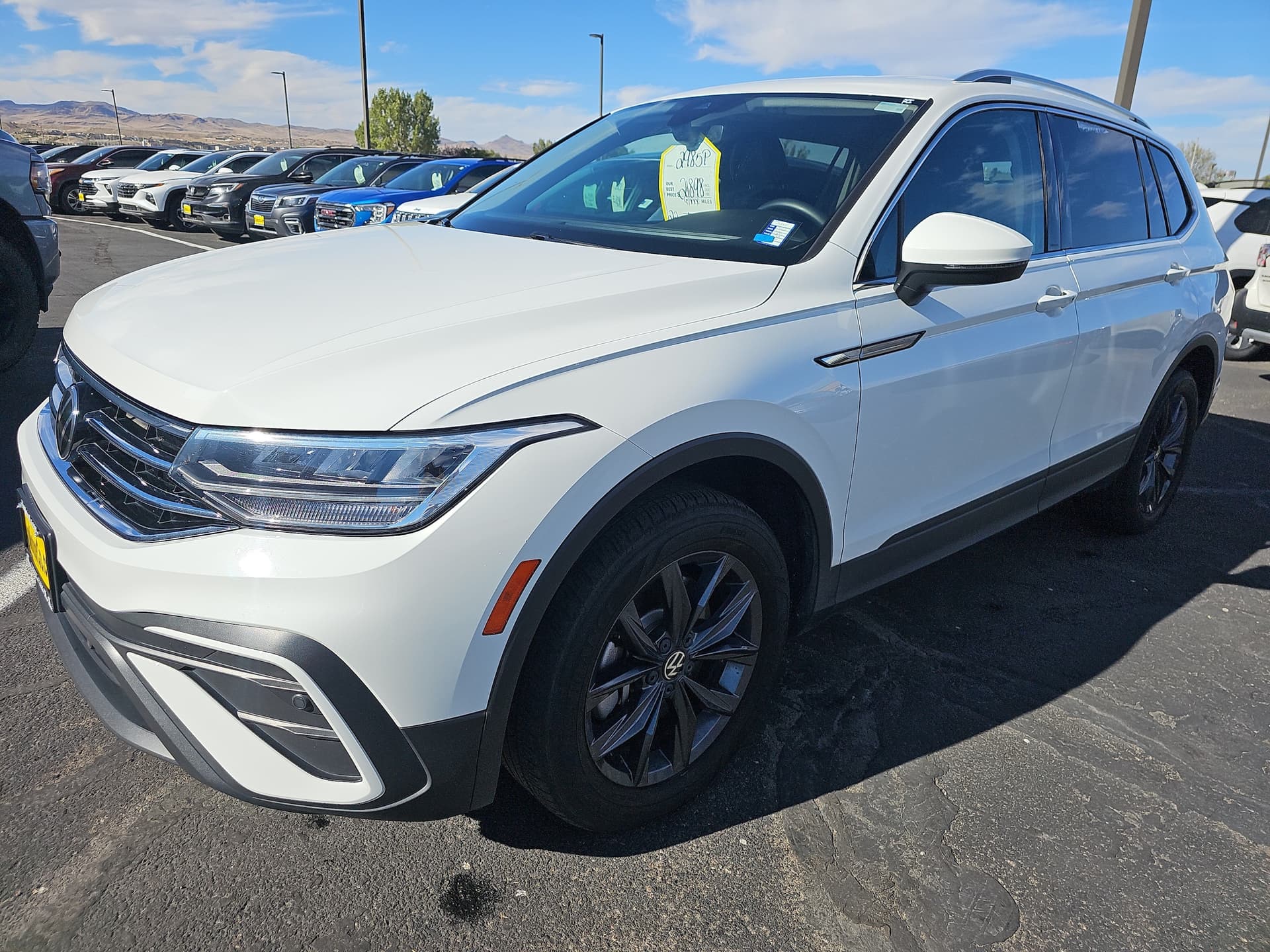 2022 Volkswagen Tiguan SE — photo 1 of 5