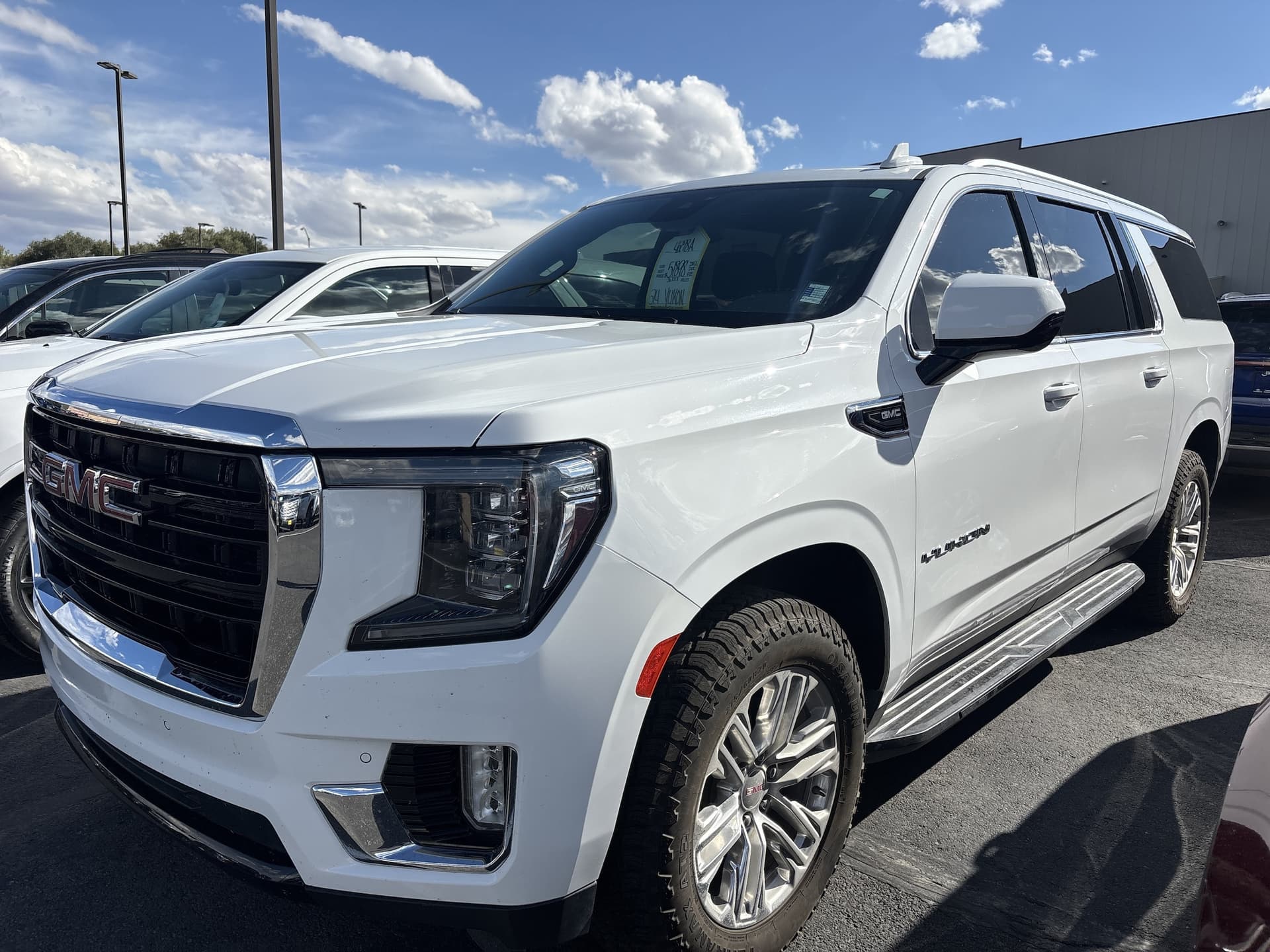 2024 GMC Yukon XL SLE — photo 1 of 5