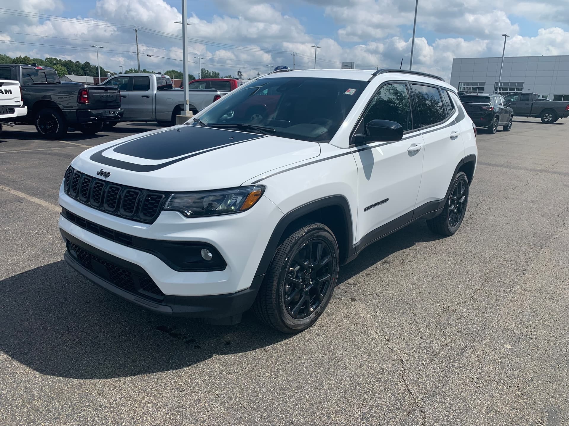 2026 Jeep Compass LATITUDE ALTITUDE 4X4 — photo 1 of 46