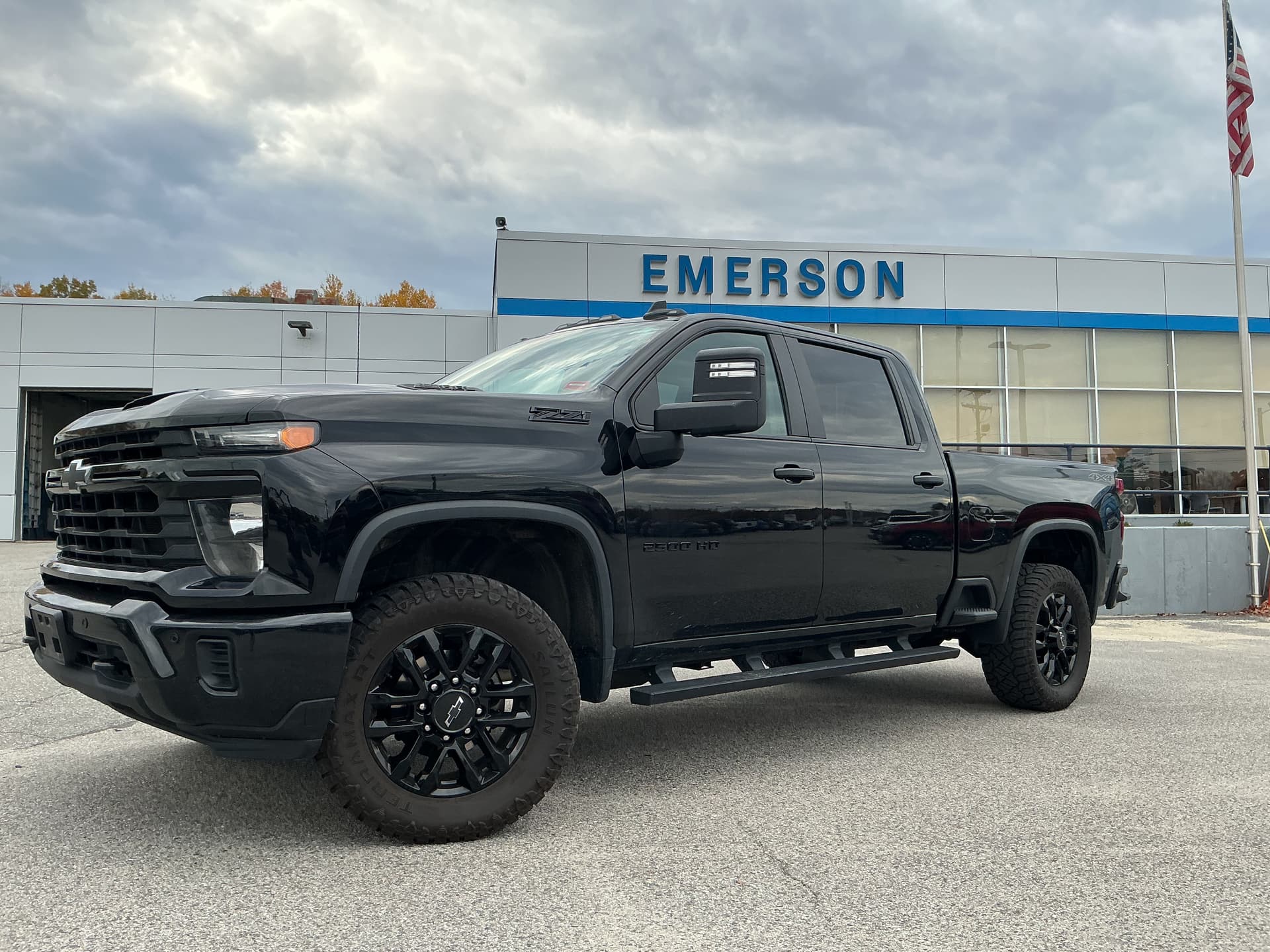 2025 Chevrolet Silverado 2500HD Custom — photo 1 of 10