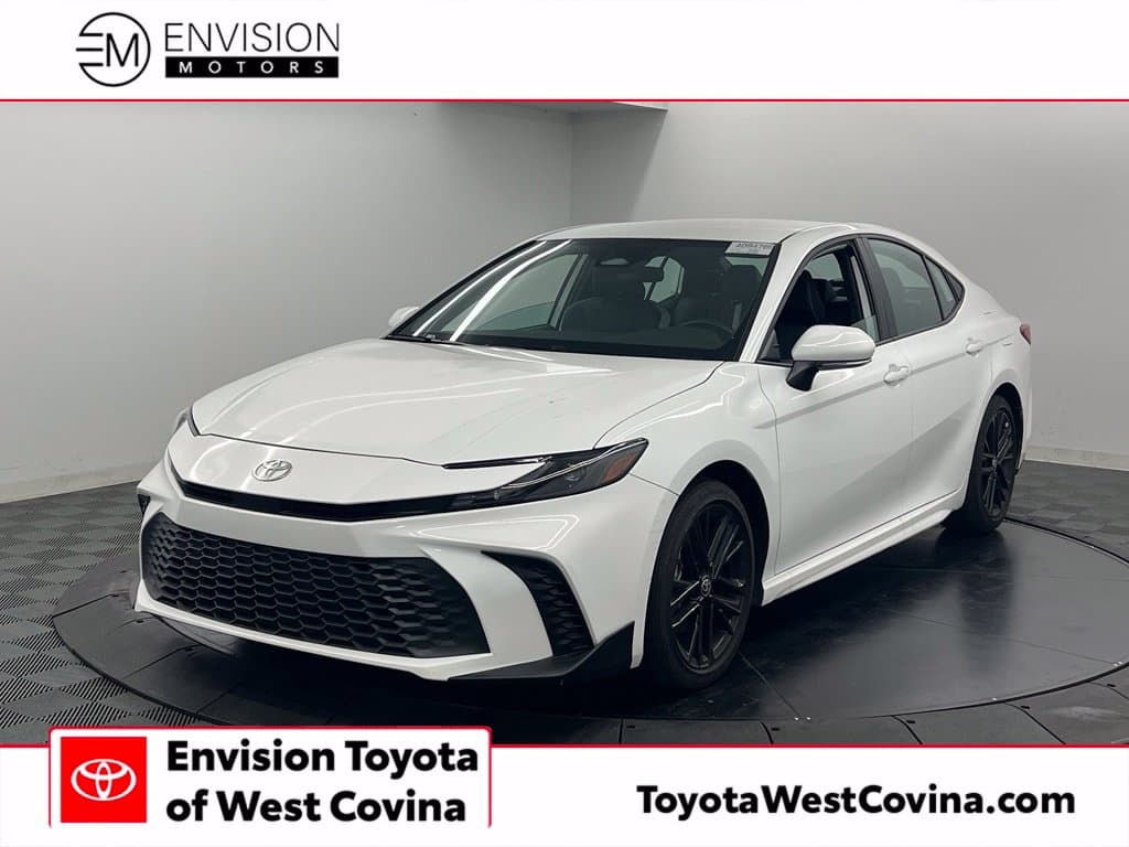 2025 Toyota Camry SE — photo 1 of 12