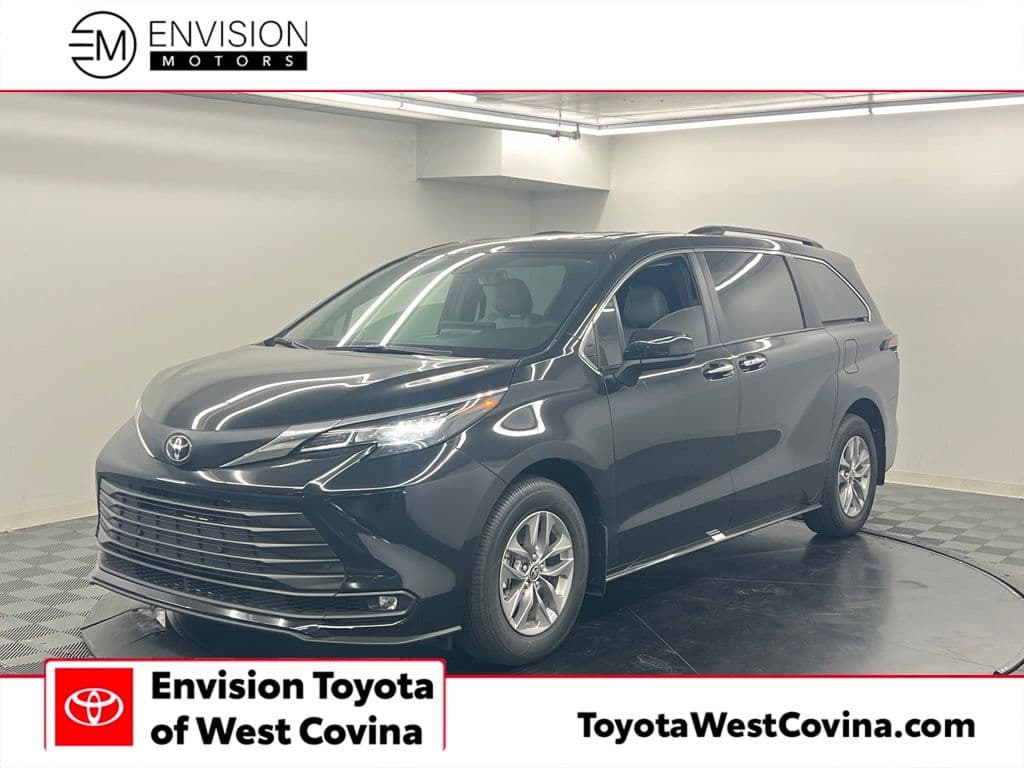 2026 Toyota Sienna XLE — photo 1 of 14