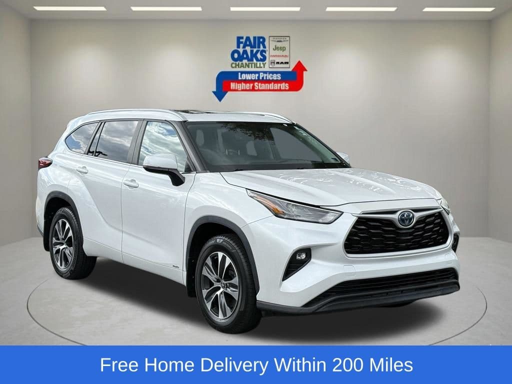 2023 Toyota Highlander Hybrid XLE — photo 1 of 32