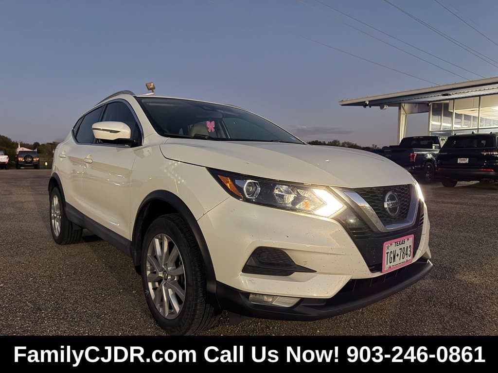 2020 Nissan Rogue Sport SV — photo 1 of 33