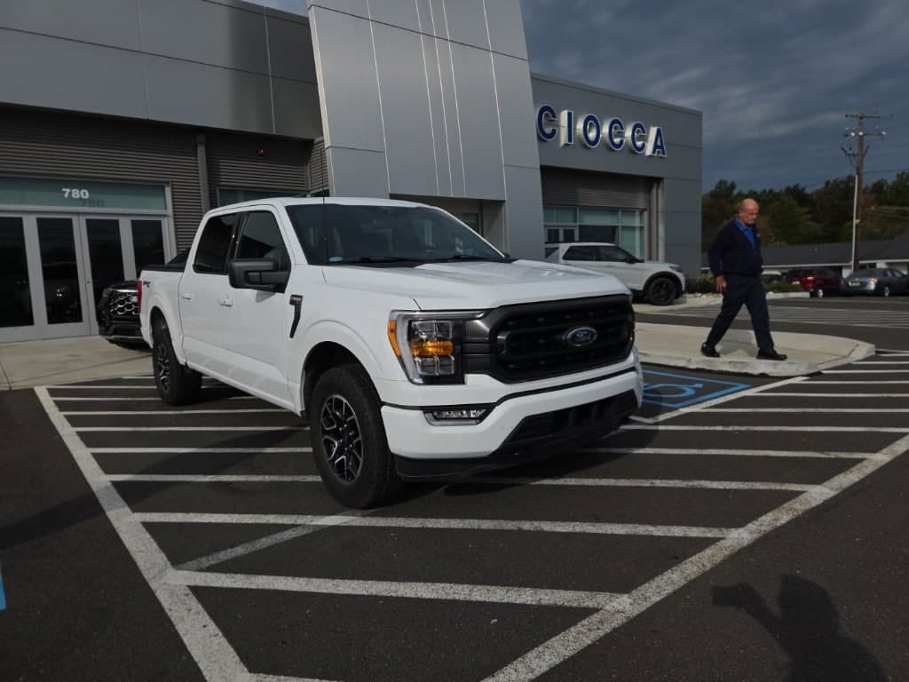 2022 Ford F-150 XLT — photo 1 of 16