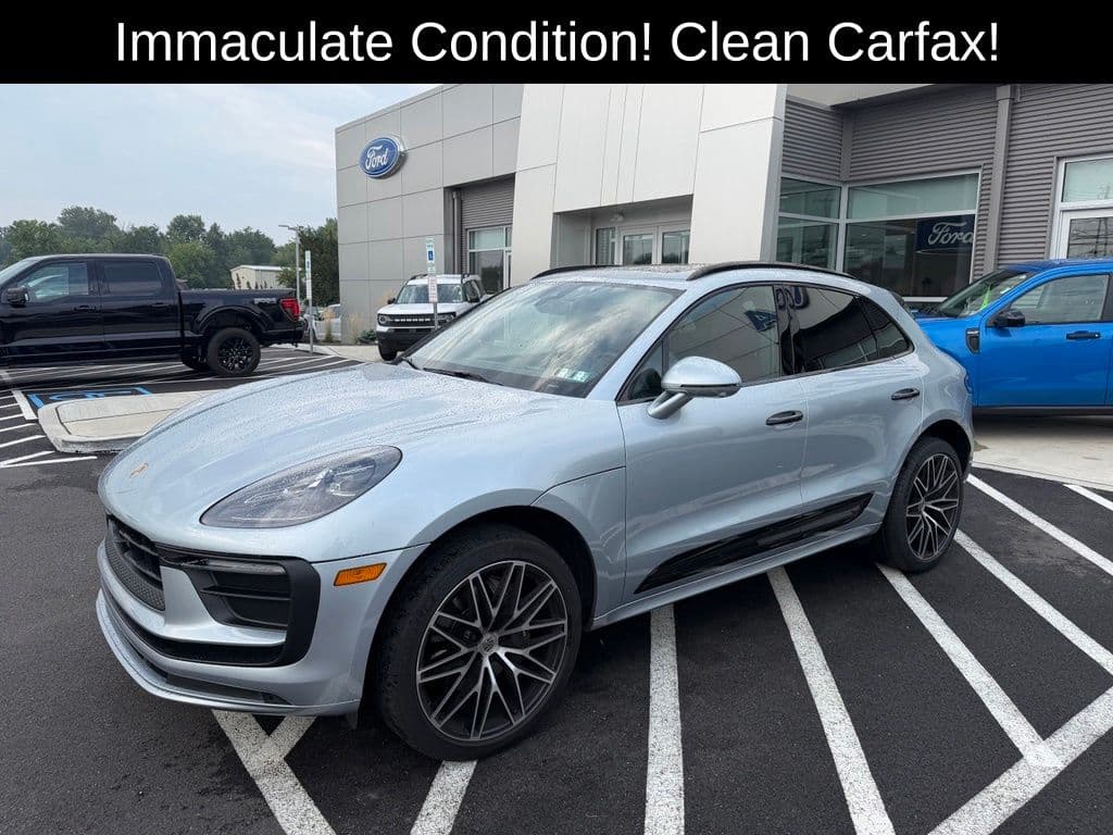 2024 Porsche Macan Base — photo 1 of 20