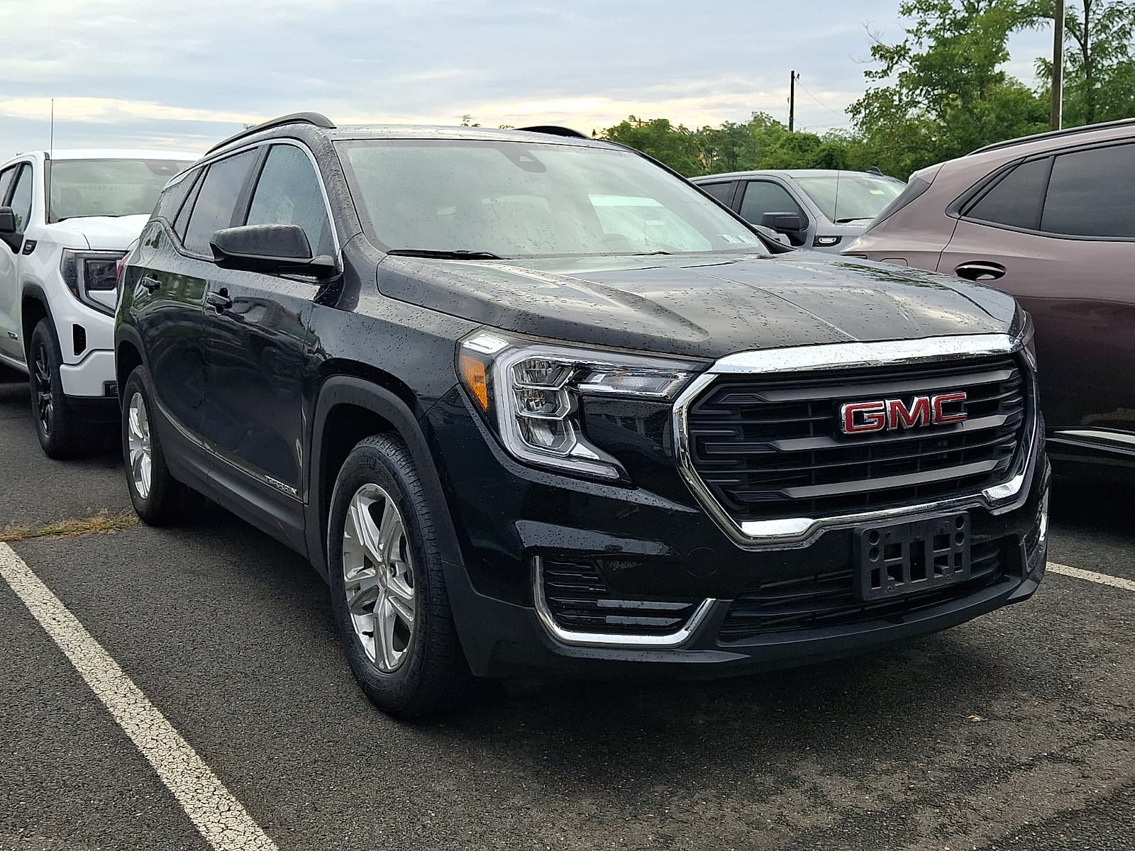 2024 GMC Terrain SLE — photo 1 of 10