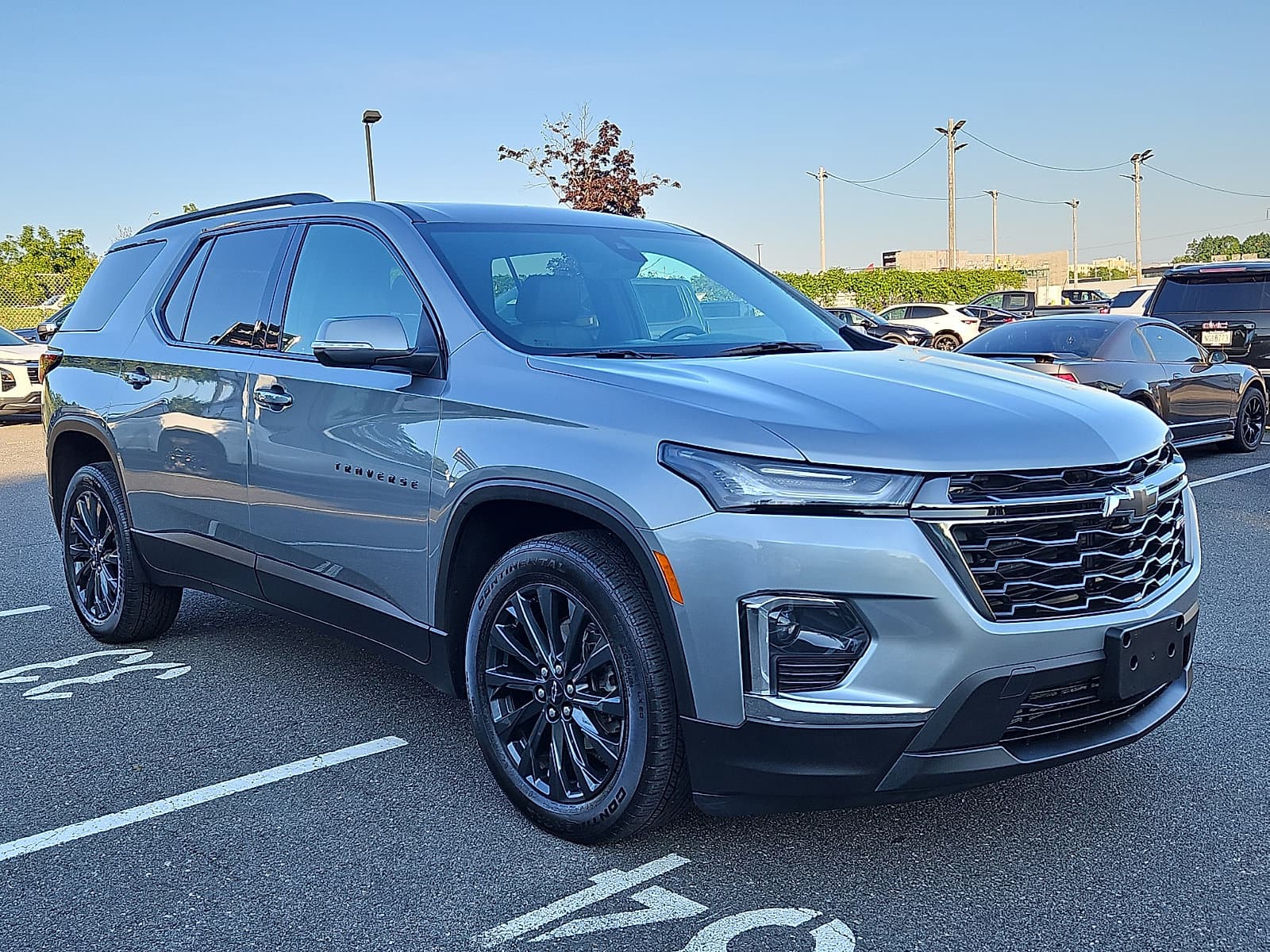 2023 Chevrolet Traverse RS — photo 1 of 32